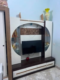ميز تلفاز • بدون تلفزيون