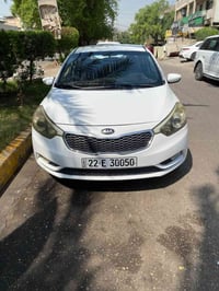 للبيع  كيا سيراتو  موديل 2014  مكينه 1600 ماشيه 169 الف  سياره بيها با...