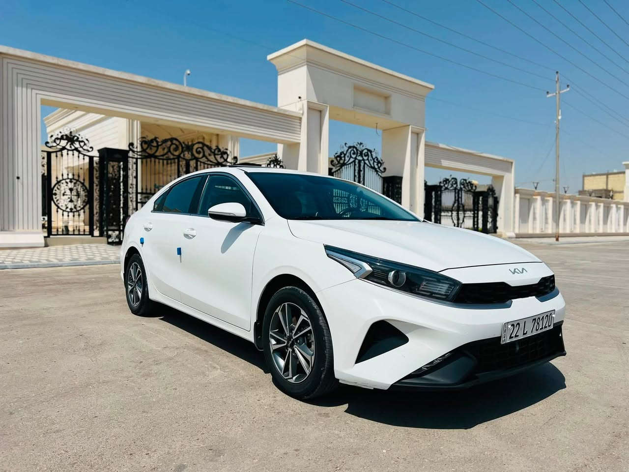 السلام عليكم ورحمة الله وبركاته 

🚘 للبيع – كيا سيراتو موديل 2023

✨ المواصفات:
• محرك 2000 
• فتحة سقف 🌤️
• حساسات خلفية
• كاميرا خلفية 📷
• ويل كروم ✨
• شاشة
• السيارة بحالة ممتازة جداً ونظيفة
• ⁠مري شفط 
• مكفولة بكفالة عامة ✅

💰 السعر: 177

📞 للاستفسار والتواصل:
***********
