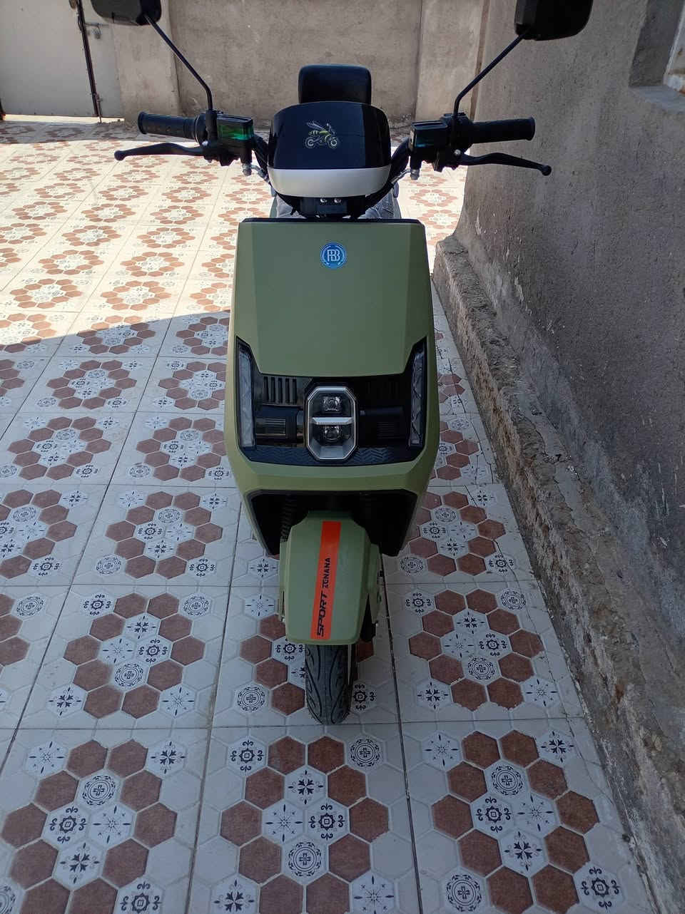 دراجة شحن للبيع سته باتري نضيفه جديدة استخدام اسبوعين فقط
هورن
دبل اشاره
ثلاث نمر
بك R
بارك P
سرعه حقيقة 70
تمشيك 80 كيلو حقيقي. السعر خاص مكان الرميثة استفسار ***********
