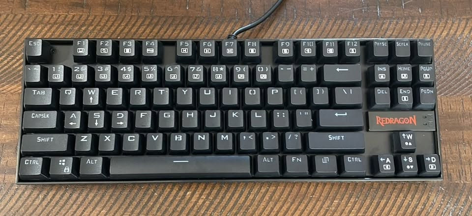السلام عليكم🤍
Redragon K552 Kumar كيبورد

Redragon Cerberus M70 ماوس

كيبورد ميكانيكي جديد مستخدم جدا قليل سوجات لون ازرق حجمه 80‎%‎ بيه RGB تتحكم بيه من خلال الكيبورد نفسه او من خلال التطبيق وكذلك الماوس تكدر تتحكم من التطبيق وماوس ريدراكون يأتي بلون أسود مع إطار أحمر حول عجلة التمرير 

ويحتوي على 6 أزرار قابلة للبرمجة.

يدعم حساسية بصرية قابلة للتعديل تصل حتى 7200 نقطة في البوصة عبر مستويات مختلفة (DPI)

مصمم خصيصاً لألعاب الحاسوب مع كابل سلكي متين ومقاوم للتشابك.

جداً نظيفات وما مستعملات

ثنينهم ب50 الف

رقم الهاتف ***********
