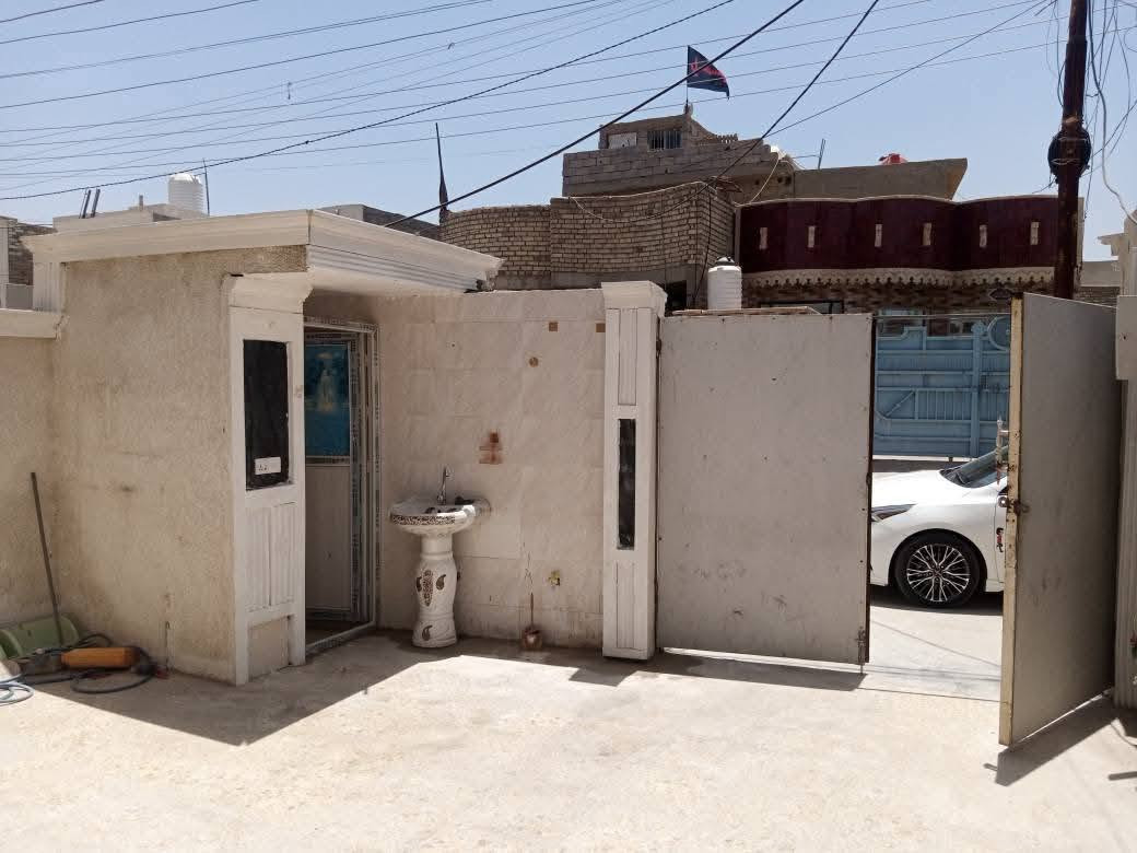 اسلام عليكم عندي بيت للايجارالسعر350 في بوب الشام بستان بشار فرع الثاني مساحة 135البيت جديد كامل بناء درجة اولى طابوق جمهوري شتايكر كامل غرفة نوم وحدة سكن عائلة صغيره مراجعة صاحب الدار ***********
