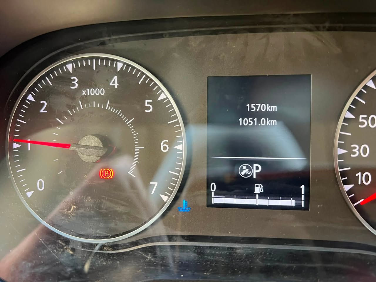 🚗 رينو داستر 2025 (صنع فرنسي )
🔥 سيارة رينو داستر  قوية وعملية

📍 محرك + كير ( صنع ياباني)

       رقم بغداد

🛠️ المواصفات

محرك: 🇯🇵نيسان  1600 4 سلندر 

ناقل الحركة: نيسان 🇯🇵 أوتوماتيك 

نظام الدفع: أمامي (FWD)

استهلاك الوقود: اقتصادي (حوالي 5.7 – 6.5 لتر/100 كم) 

سعة خزان الوقود: 50 لتر 

عدد الركاب: 5

✨ الكماليات

✔ شاشة وسطية 10.1 بوصة

✔ عداد ديجيتال

✔ Apple CarPlay & Android Auto

✔ كاميرا خلفية + حساسات

✔ مثبت سرعة

✔ تكييف أوتوماتيك ثلج

✔ تشغيل بالبصمة (Smart Key)

✔ صوت سماعات نقي

✔ ترحيب بالسائق

✔ ABS + EBD

✔ ESP (ثبات إلكتروني)

✔ وسائد هوائية

✔ نظام مانع انزلاق

✔ مساعد صعود المرتفعات 

السعر 20 مليون وبيها مجال 
***********
