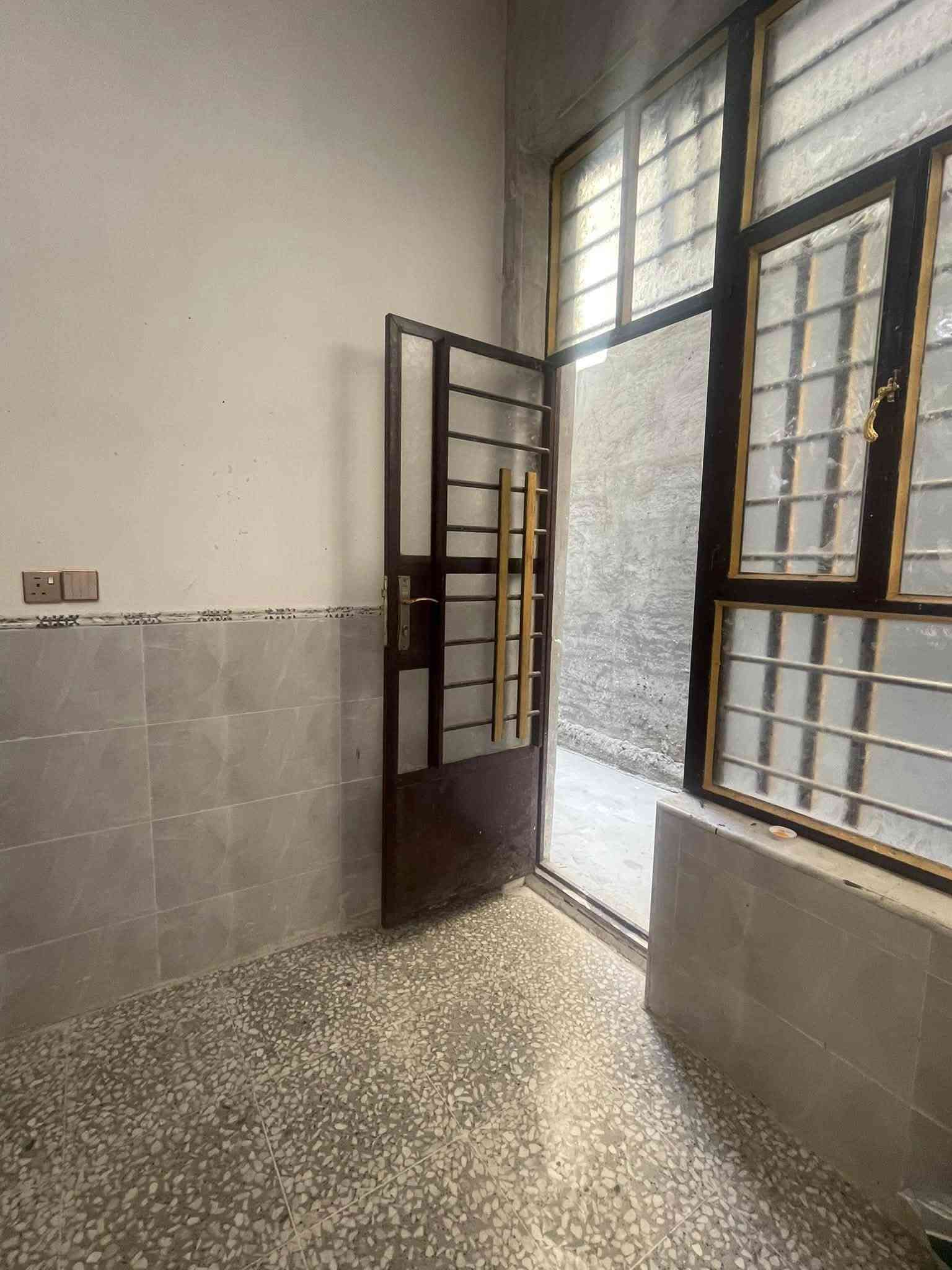 سلام عليكم بيت للبيع موقع الراشدية المراسمه مساحه ٦٠٠سند ٢٥يحتوي على ثلاث غرف نوم بناء طابوق للاستفسار اكثر اتصال على الرقم ***********
