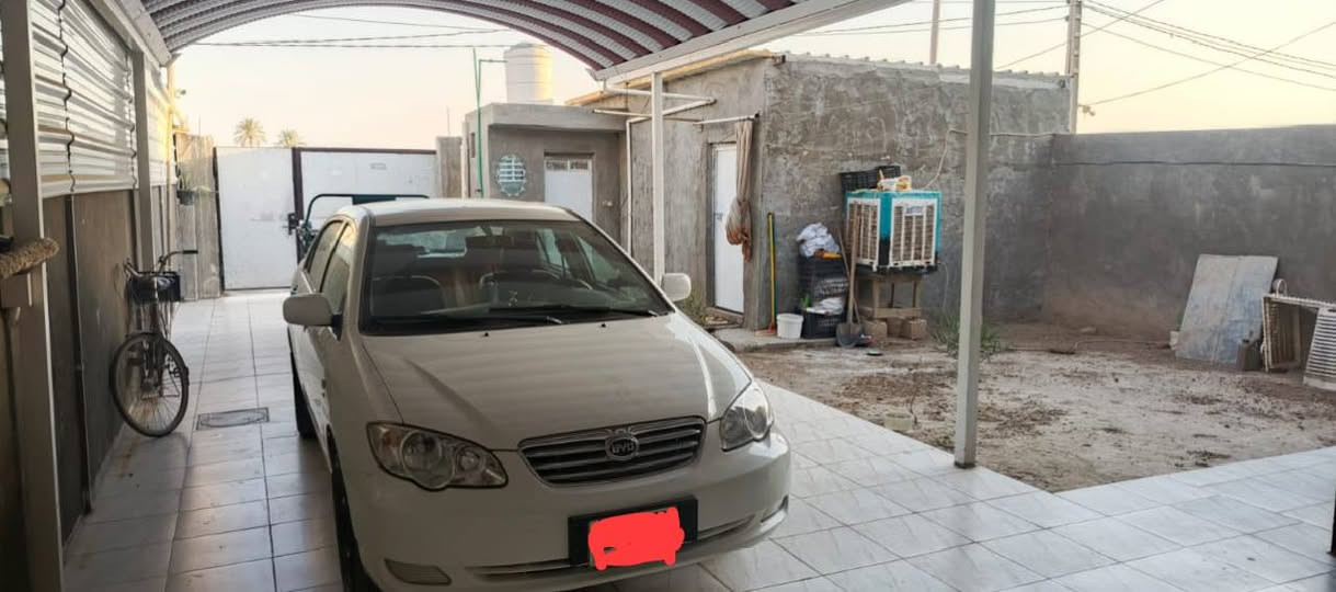 الدار للبيع
دار للبيع طابو زراعي سند 25 السند بسمي 
المساحه 300 متر  يحتوي على غرفتين وحول ومطبخ وصاله وصحيات داخليه و خارجيه ويحتوى محل 
العنوان بابل/حله/ قرب الامام بكر (عليه السلام ) 
ملاحظه الدار مباشر على الشارع العام 
السعر 135 مليون وقابل للتفاوض 
لاستفسار *********** بي واتساب
