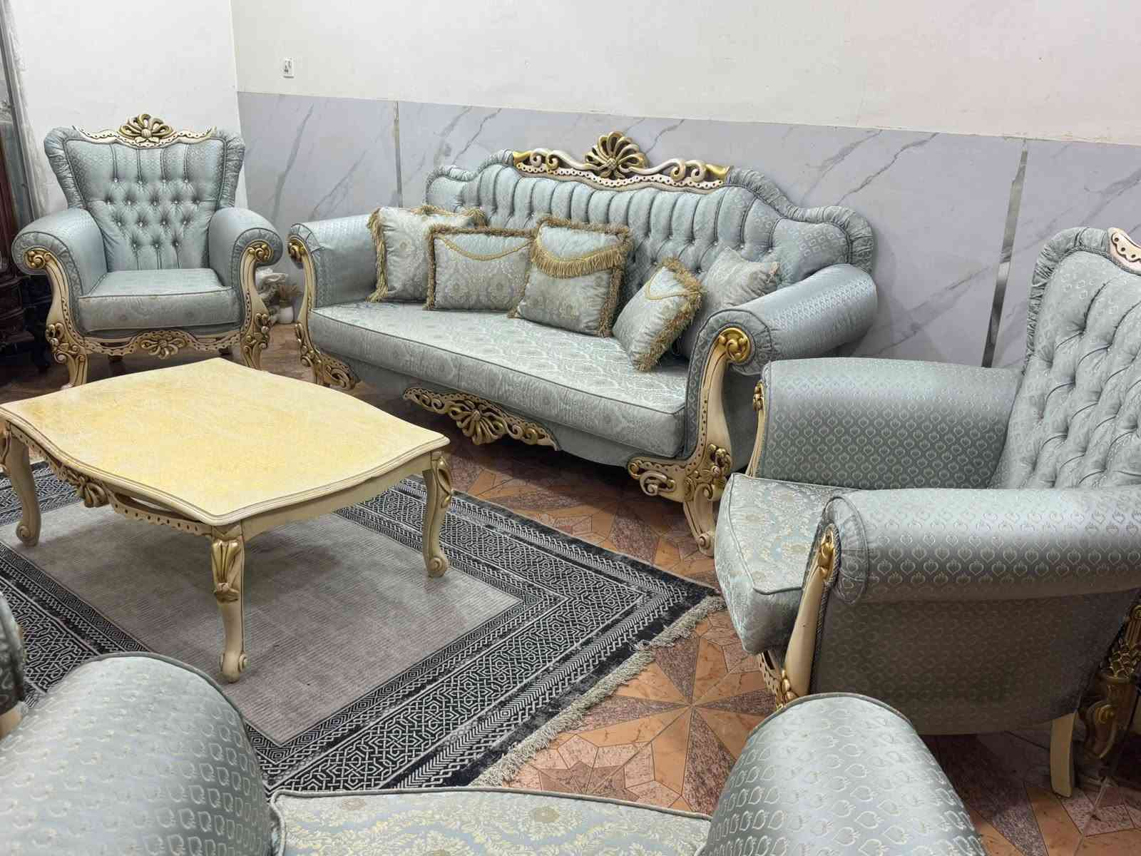 تخم زان تركي ماركة ١٠ مقعد مع ميز وسطي اخو الجديد ولا غلطه ***********
