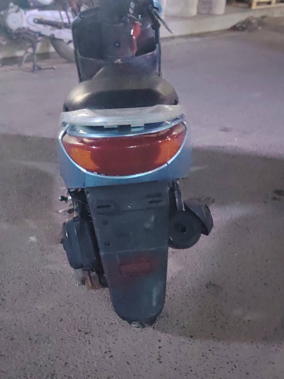 سلام عليكم دراجه بريز للبيع دراجه ما ناقصه برغي كامل مجفتهة مره ونضافتهة شوفت العين خير من الله 575 بيه مجال شعب ***********
