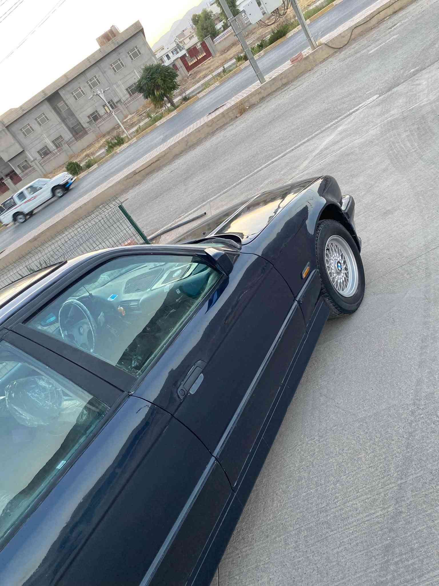 بەناوی خوا , BMW مۆدیل 91 کراوەتە 95 ، نیلی ، مەکینە 520 گێڕ حادی کلاج ڕادیس 🚀لە قوەت بێزارە ، ئاڕم پلاستیک هەولێر ئاڕموو ئەوەلیات و پلێتی ئەسڵی و موس و بڕاوەو لێدرانیش بەشەرت ، تازە کورە کراوە بۆ جوانی چاڵو قوپی نیە ، گێڕو مەکینە ئەوروپی هەڵمیشی نیە کارەبای و تەقەو ڕەقە هەموو گیانی بەشەرت ، 4 تایەو ویل حەسیر لۆک ، پێش گەورە , تەحدید سرحە ، لایت ئەڵقە ، دەحامی Mسپۆڕت ، جام کارەبا ، کوشن پەڕۆو جڵدی بیلادی ، فۆڕمیکا ، بەگ لایت سەر سپی ، جامی پێشێ نوێ ،  ، سەرە گزۆز M , زۆر شتی تر بەس ماشەڵڵای دەوێ ماڵەکە وەسفی ناوێ خۆی دەدوێ ، نرخ (37) گەڵا مەجالێکی برایانە  شوێن (ڕانیە) (*********** )
