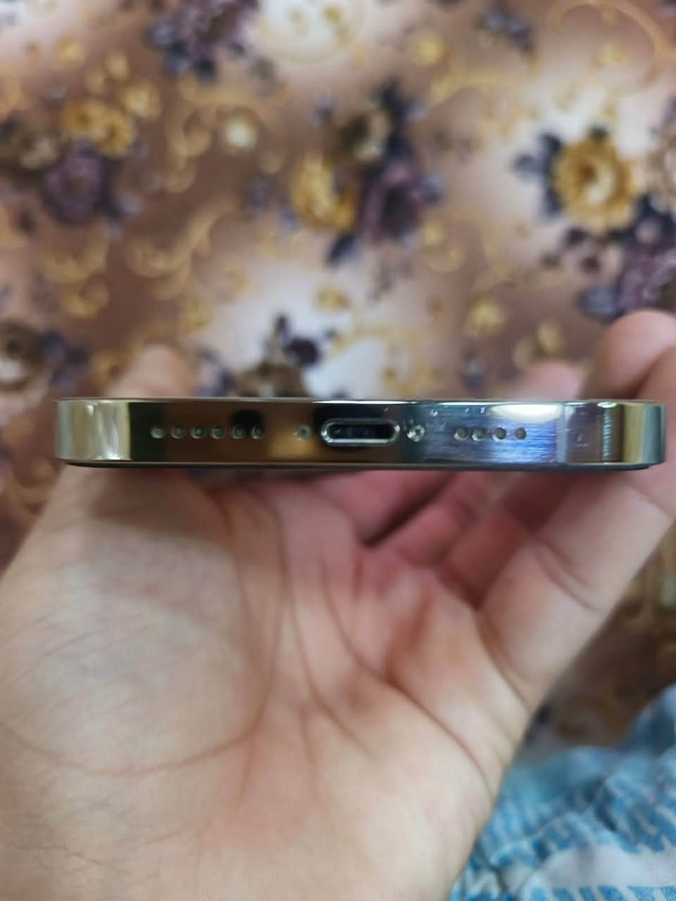 السلام عليكم للبيع آيفون 13 pro max  ذاكره 256 لون ذهبي نموذج M مبدل كأمره فقط بطاريه 92 جهاز حيل نضيف شخط مآبي بطاريه مرفوعه شرط بل شحن فول ويا كيبل فقط مكاني تكريت القادسيه السعر 625 وبي مجال ***********
