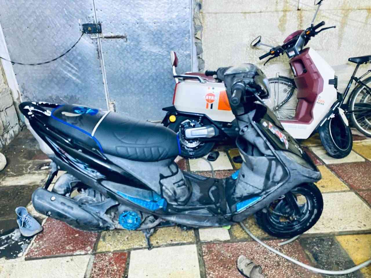 دراجه رمبه اي نقص ما بيها شلعه معدل
نضافه فول✅
دراجه بلاديه غير مفتوحه💯
بيها ضرر بسيط بل كفر الامامي!
دراجه تاخذها وتطلع ما تكول اخ راسي 
(فقط السلف ٥٥
سعر٨٥٠وبيها مجال
اوراقها موجوده 
عنواني بغداد حي اور!!
موجود على الخاص
رقم***********
