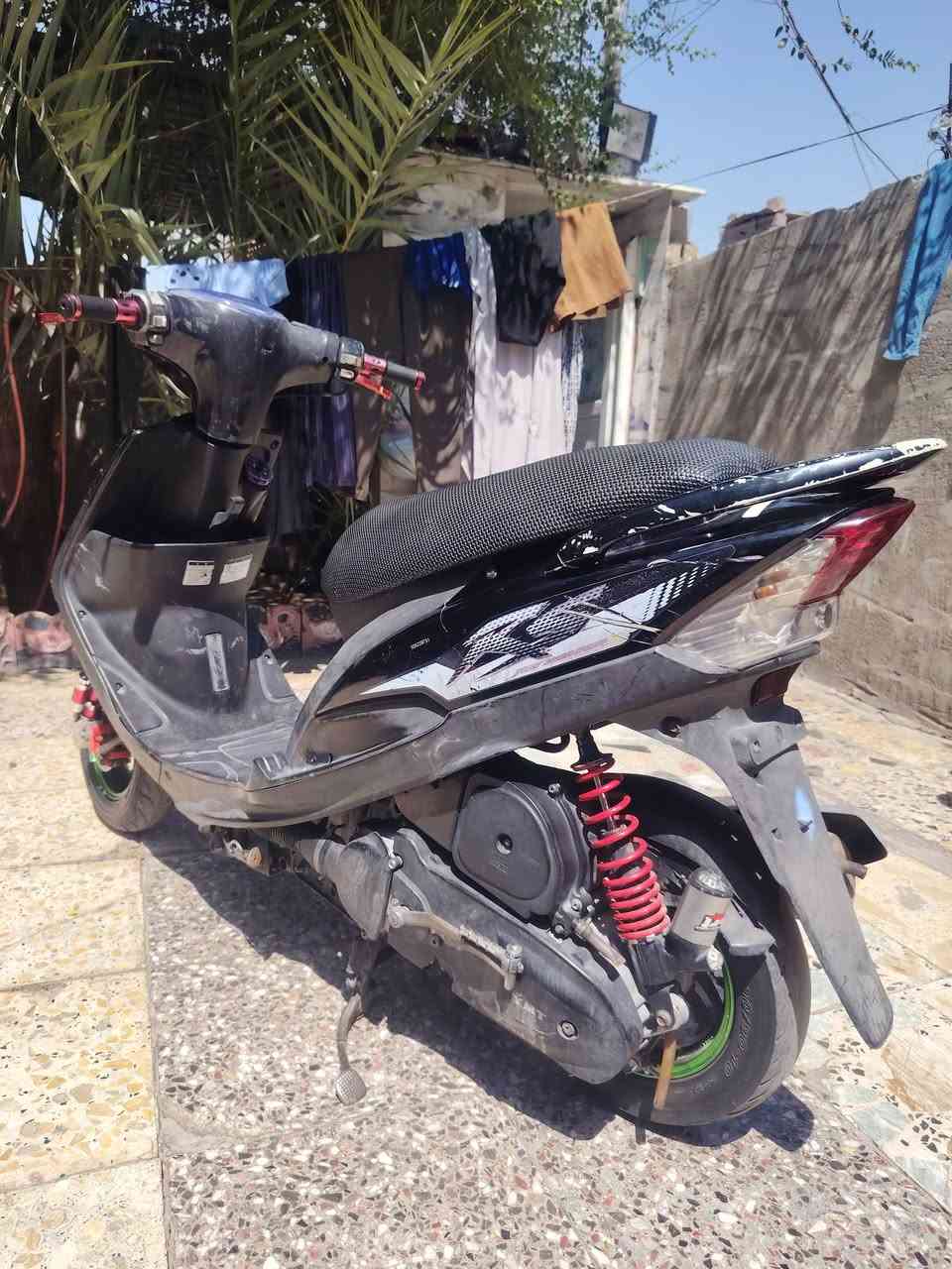 السلام عليكم دراجة ماكس عدل مكينه ما مفتوح لا تبخير ولا تنقيص كهربيات كلهه شغاله سلف هندر شلعه معدل قفل جنطه قفل استيرن كفرات اصليه ختم واحد هيه والسوادات سلف كابريتر اصلي 
مكانك بغداد حي النصر السعر 600
***********

