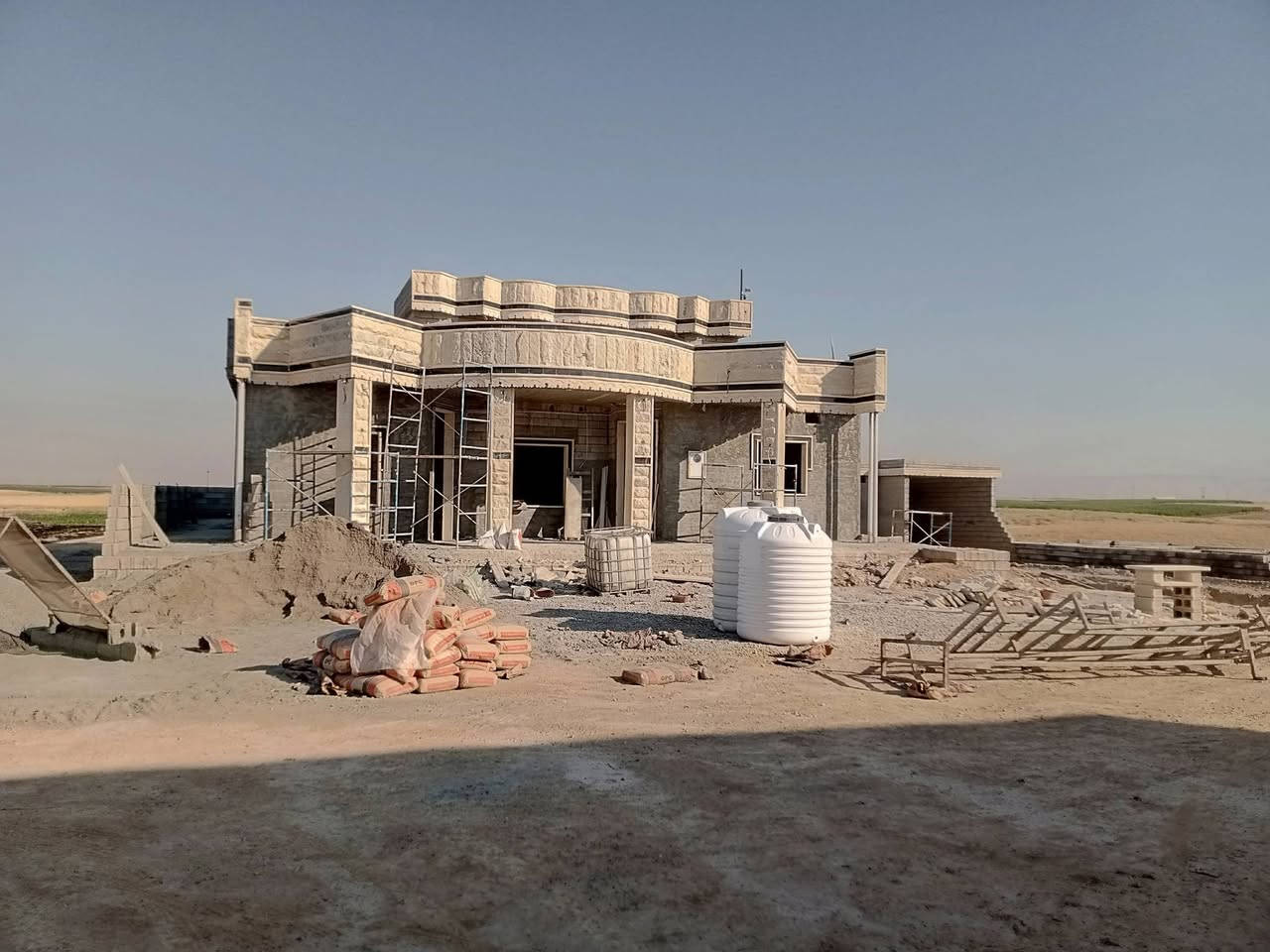 السلام عليكم
كادر حجر حلان.  + مرمر  
كوبلنات حجر +كوبلنات مرمر
تطعيم واجهات 
حف درز 
بأسعار مناسبه 
هـــ ***********

نص مكتوب في الصور:
- HONOR X9d