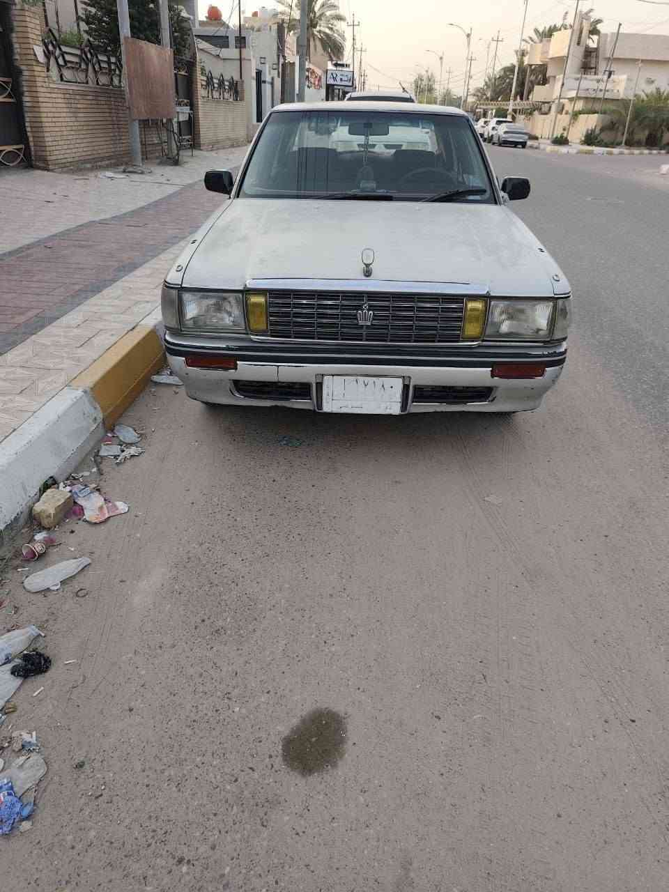 السلام عليكم 
سوبر سيدان موديل 1992 جاهزة كير ومحرك وحدادية وطخم تأثير وتبريد ثلج كهربائيات كله شغالة 
مكفولة من الضربة القوية والصبغ  العام بيه رشات صبغ بسيطه 
السعر 52$ وبيه محال بسيط مكاني سوق الشيوخ للاستفسار 
***********
