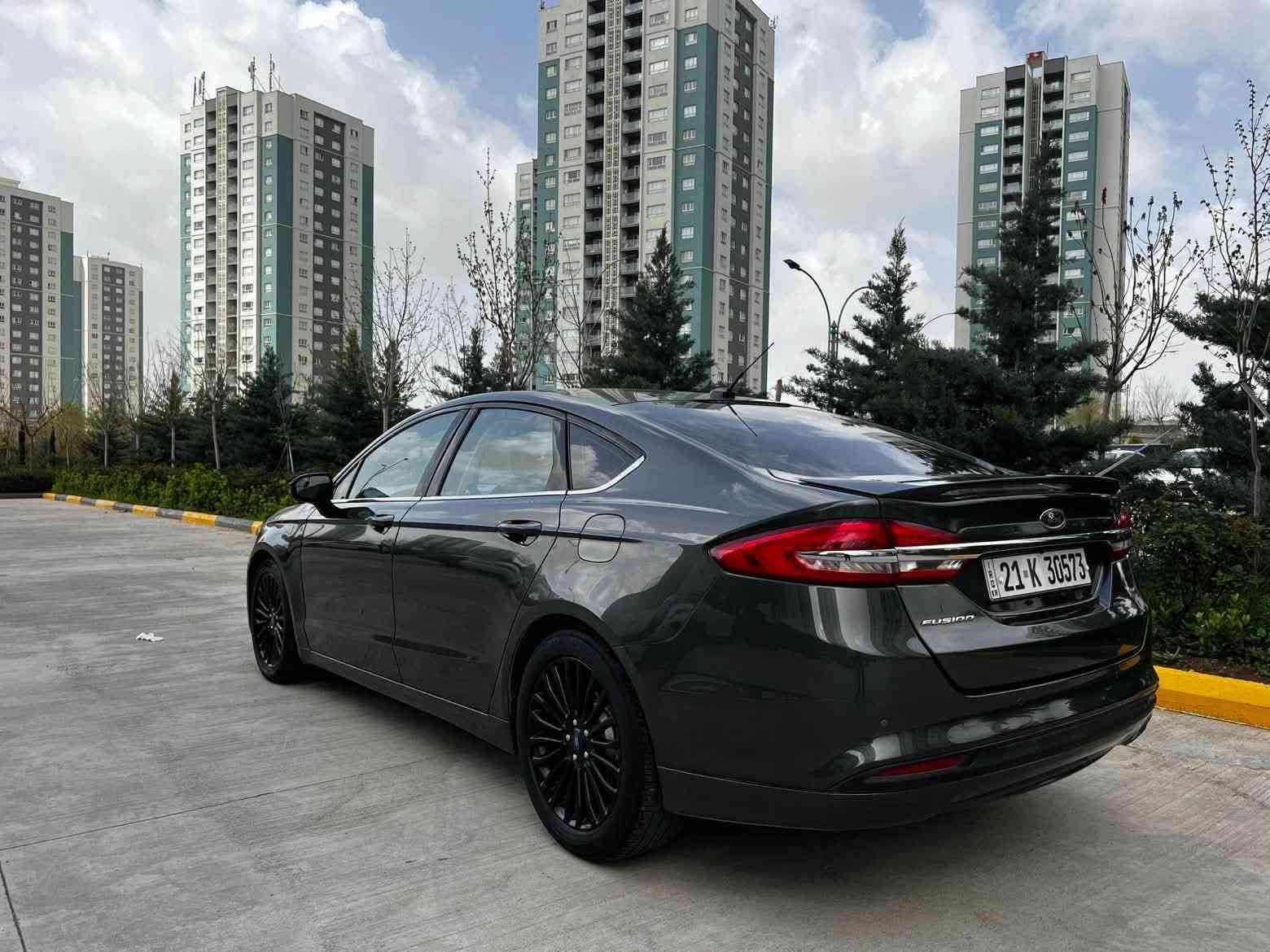 سه ياره كه  10  وه ره قه غرامه ي تيايه دواي مه عامه له بؤت ئه گيرمه وهنرخ:105مه عامه له‏
‏ford Fusion 2018مەکینە  2.5رەنگ نەوتی شتی نموونە و دانسقە 
‏‎فۆرد فیوشن  ( - تەحدید سورعە - سوکان ڤۆلیۆم - تراکشن ( دژە خلیسک) - کۆدی دەرگا - کوشن جلد و کوشن کارەبا و کوشن هیتەر و ئاوێنە هیتەر نیزامی تەبرید لەمس و سەکن و سایەق جیایە ) 
‏‎سەیارەکە دەمێکە لای خۆمانە و کامل سێرڤسە  دو پارچەی بۆیاخە
تایەی تازەیە  و پاتری تازە هەموو گیانی بە شەرت دینارێک مەسرەفی تیا نییە گێر و مەکینە و تەقە و ڕەقە هەموی بەشەرت
سه ياره كه 3 شاشه يه *********** سليماني

‎السيارة عليها غرامة 10 ورقات (1,000 دولار)، وسوف أخصمها لك بعد المعاملة.
‎السعر: 105 ورقة (10,500 دولار) مع مجال للمفاوضة.
‎ الموديل: فورد فيوشن 2018 (Ford Fusion 2018)
‎ المحرك: 2.5 لتراللون: كحلي / نفط
‎ رقم الهاتف: ***********
‎المواصفات (سيارة نظيفة وممتازة جداً):
‎ تثبيت سرعة (Cruse Control)تحكم دركسون / أزرار المقود
‎ نظام منع الانزلاق (Traction Control)
‎ كود فتح الأبوابمقاعد جلد مقاعد كهربائية
‎ تدفئة مقاعد وتدفئة للمرايا الجانبية
‎ نظام تكييف لمس مع تحكم منفصل للسائق والراكب
‎تفاصيل إضافي:
‎ السيارة عندنا منذ فترة طويلة ومعتنى بها بالكامل (سيرفس كامل).بها قطعتين صبغ (بويغ).
‎ إطارات جديدة وبطارية جديدة، وبشرط الفحص الكامل.لا تحتاج لأي مصاريف إضافية إطلاقاً.
‎ المحرك والقير والدعاميات والشاصي كلها بشرط الفحص.تحتوي على 3 شاشات.
‎للتواص
