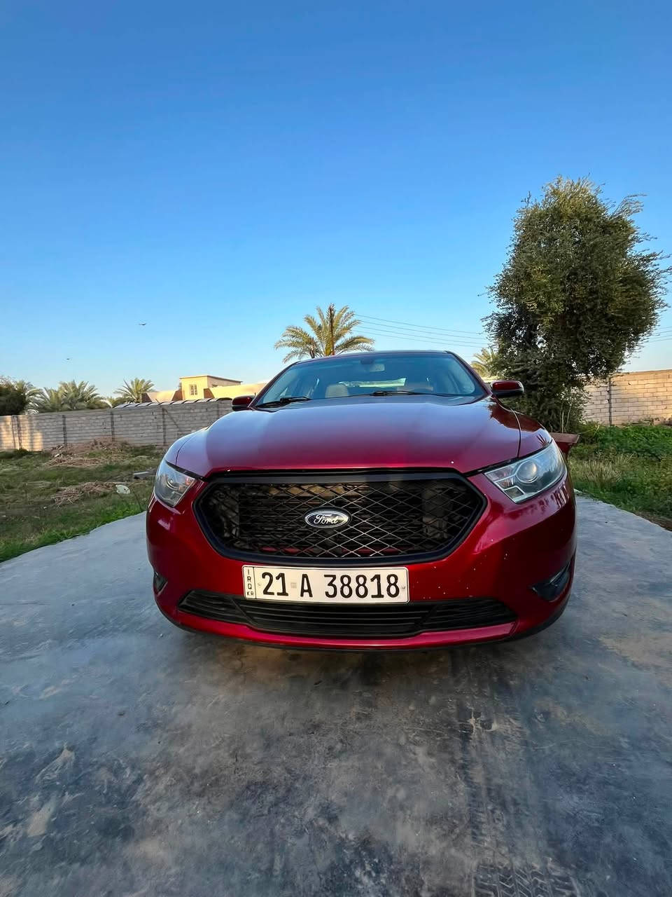 للبيع سيارة فورد توروس (Ford Taurus) من فئة SEL، بحالة ممتازة، المواصفات كاملة وموضحة أدناه. السيارة نظيفة جداً ولا تحتاج أي مصاريف، كما هو ظاهر في الصور المرفقة.
🔸 أهم المواصفات:
 المحرك: 6 سلندر (6-Cylinder) قوي واقتصادي بنفس الوقت.
 الفئة: SEL (كاملة المواصفات).
 اللون: أحمر غامق (عنابي) مميز.
 الحالة العامة: ممتازة، لا توجد أي عيوب ميكانيكية أو كهربائية.
 المميزات الإضافية:
 فتحة سقف.
 فرش كراسي قماش 
 شاشة ملاحة ومعلومات.
 كاميرا خلفية وحساسات.
 نظام تشغيل ذكي 
 جنوط ألمنيوم أنيقة.
  نظام صوتي مميز، كراسي كهربائية، 

السعر 115 ورقة من الاخير 

***********
