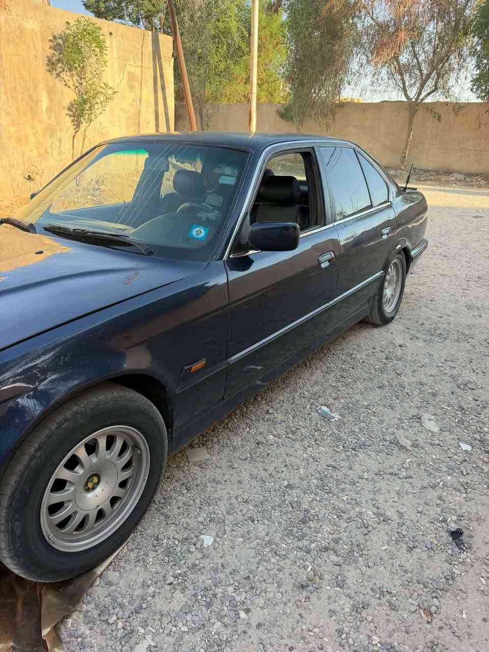 بي ام للبيع 91 محرك وكير جدد صدر جديد السياره لوك سنويه لل 28 تخم تاير جاهزه السياره تبريد شغال شرط التحويل بيع فقط السعر 40

