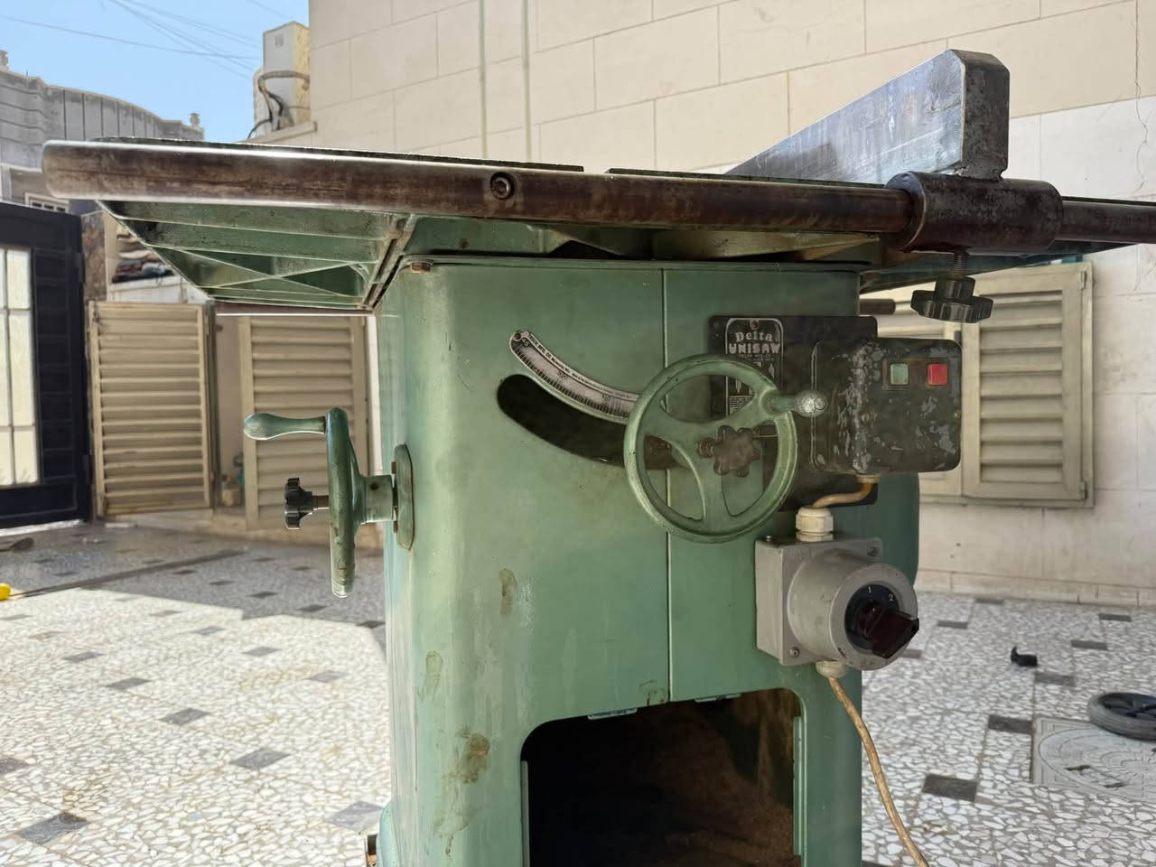 منشار تريفيز كلش نضيف  صناعه انكليزي متعدد التجاه مع صينيه متحركه  السعر12 ورقه الموقع بغداد ***********

