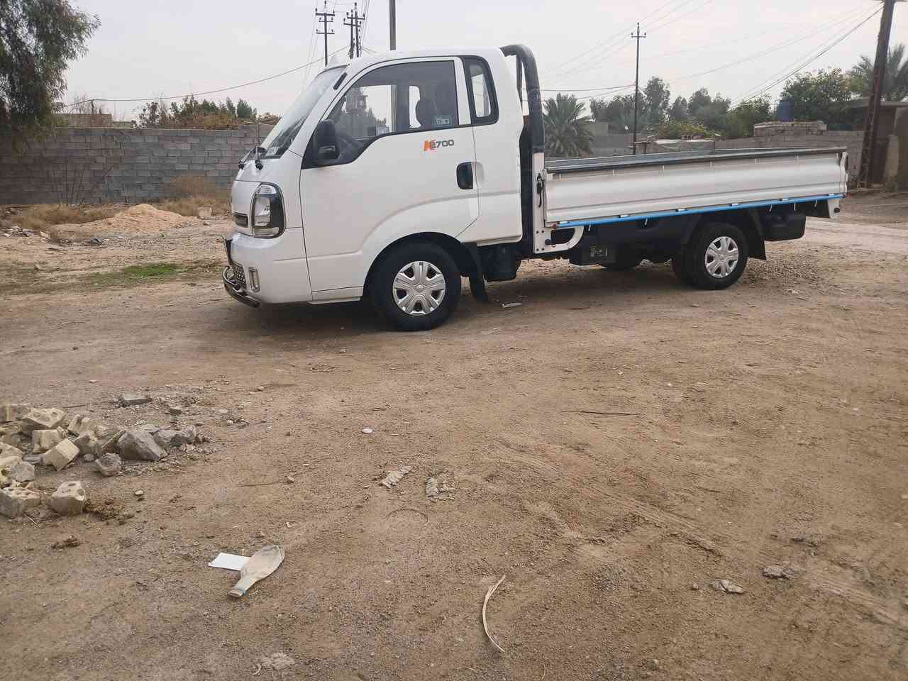 كيا للبيع موديل 24 رقم بغداد  
كفاله عامه 
ماشيه 64 حقيقي
عنوان بغداد المعامل الحسينيه 
ستفسار على الرقم ***********
@@
