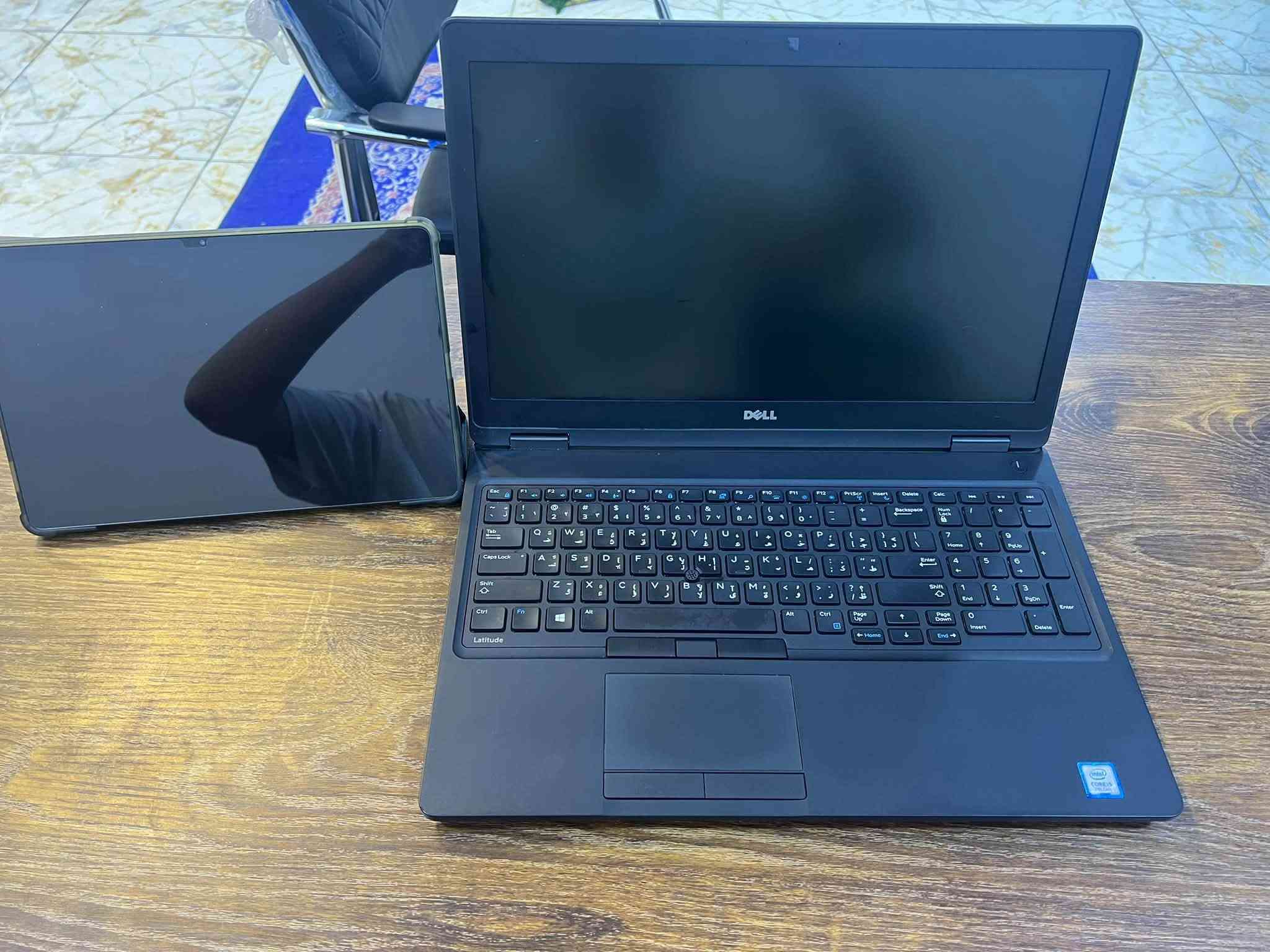 لابتوب مع آيباد
لابتوب 
Cor i5 جيل السابع 
Ram 8Gb قابل للتطوير 
Hard ssd256 قابل للتطوير 
شاشه 15.6 
كارت شاشة خارجي 2g  
كيبور عربي انكليزي ضوئي
الابتوب بحالة جيدة مناسب للدراسة والبرمجة والعمل والألعاب المتوسطة
---------------------------
آيباد بلاك فيو جديد قبل شهرين ماخذة معالج سناب دراكون ذ128 رام 4 كلش حلو مناسب للدراسة والتعلم والافلام والمسلسلات 

الملحقات: كارتون آيباد مع جنطة وشاحنة وماوس وباد ماوس أصليات

السعر 450.000
للتواصل واتساب :***********

