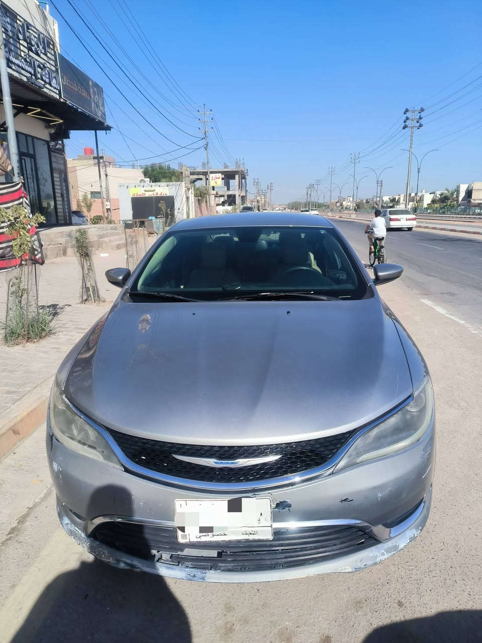 🚗 سيارة كرايسلر 200 (Chrysler C200)
عنوان الإعلان:
كرايسلر C200 للبيع – حالة ممتازة ومواصفات مميزة
📝 تفاصيل السيارة والمواصفات:
النوع والموديل: كرايسلر 200 (Chrysler 200)
سنة الصنع: 2016 
اللون الخارجي: فضي / سلڤر (كما هو موضح بالصور)
المحرك والآداء: محرك 4 سلندر (اقتصادي وقوي في الحركة)
اسامه كامله للمحرك وكذلك فيها منظوووومة غااااز مدامة وكامله
ناقل الحركة (القير): أوتوماتيك (ماوس) 9 نمر
✨ الأوبشن والمواصفات الخارجيّة والداخلية:
شاشة عرض مع كاميرا خلفية / نظام تحكم من عجلة القيادة (الاستيرن).
بصمة تشغيل وبصمة أبواب.
نظام فرامل مانع للانزلاق (ABS) ونظام توزيع ثبات السيارة (ESP).
كشافات وإضاءة LED مع ويل ألومنيوم أصلية.
تكييف ثلاجة (أمامي) يعمل بكفاءة عالية.
مقاعد مريحة مع حالة صالون داخلية نظيفة جداً.
الداخل لونين اسود وبيجي المرغوب
⚙️ الحالة الفنية والشرط:
المحرك والقير والجيربكس بحالة ممتازة وجاهزة للاستخدام فوراً.
أوراق السيارة سليمة (سنوية / رقم ألماني / شاصي سليم بدون حوادث قوية).
الحادث في امريكا الجاملغ الأيمن الامامي وتم صبغ الباب يعني قطعتين
هنا بيها طخه بالجاملغ الأيسر الخلفي مثل ماواضح بالصور
الصيانة الدورية منتظمة، لا تحتاج لأي مصاريف حالية.
💰 السعر المطلوب: [90$] (قابل للتفاوض البسيط بعد المعاينة)
مكان التواجد : [النجف الاشرف / ملحق قرية الغدير]
للتواصل والاستفسار: [***********] أو المراسلة 
#الكلمةـالطيبةـصدقة
لا تكسر بحلال غيرك
