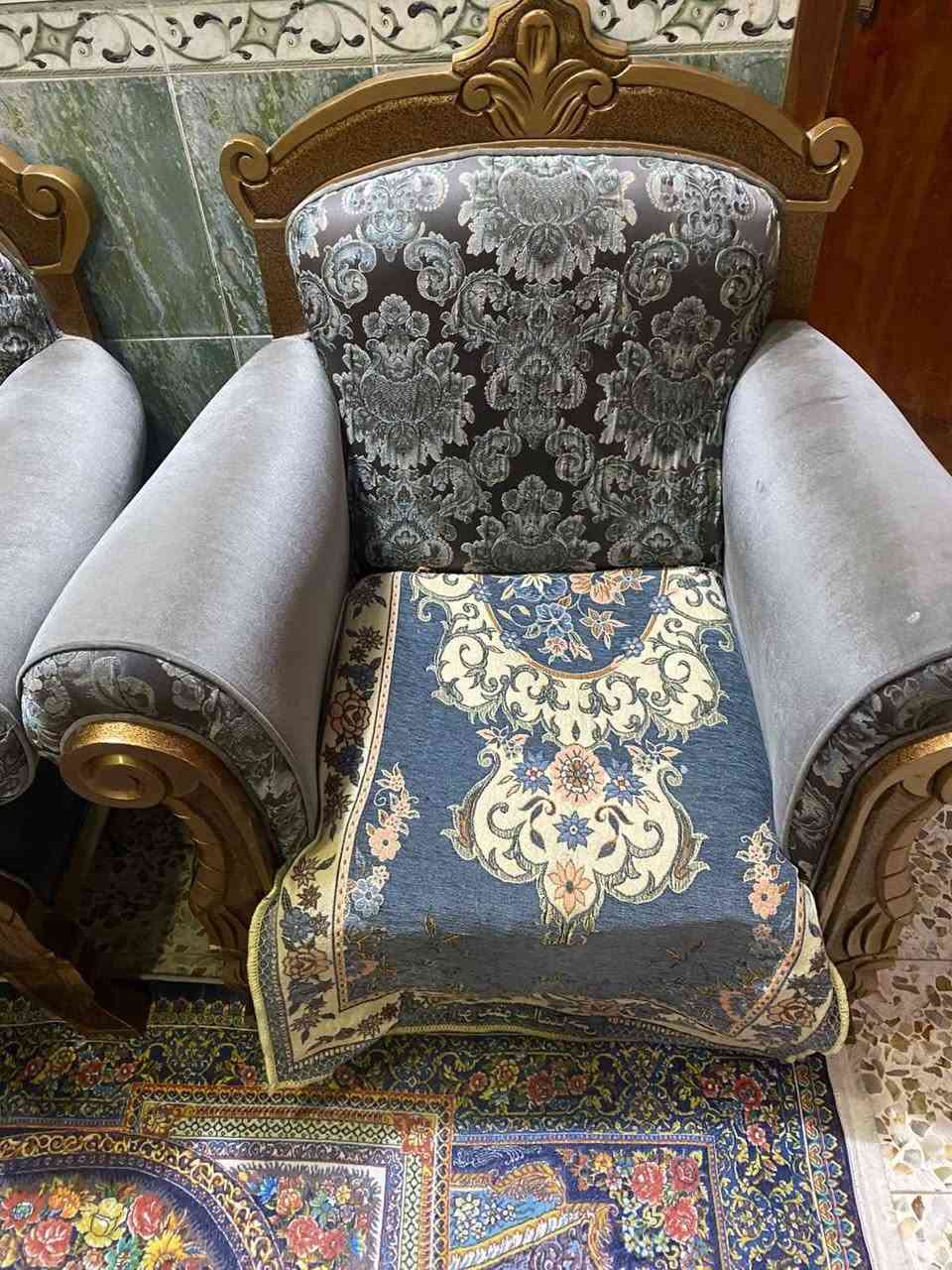 طخم مستعمل للبيع متكون من ثنين وسط + اربع كراسي ام النفر  السعر 450 وبيها مجال 
العنوان ميسان حي القاهره الثانية مقابل  حسنية السيده رقية  
التواصل واتساب *********** عمارة, ميسان
