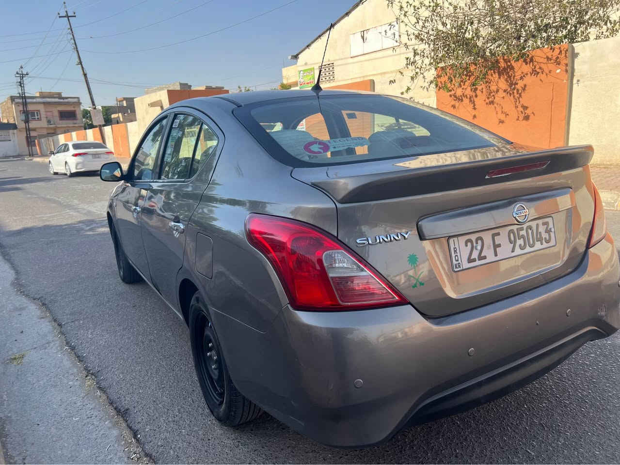 نيسان صني هندي موديل 22سنويه جديده ماشيه 138الف كيلو متر بيها قطعتين صبغ ومكانين بارد مكان سيارة كركوك رحيماوا

سعر.   100
*********** كركوك, العراق
