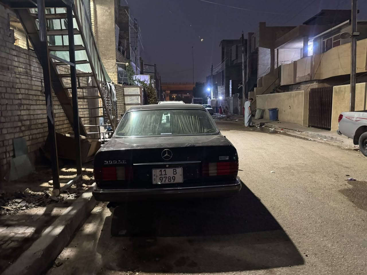 السلام عليكم للبيع مارسدس رئاسي جامبو موديل١٩٨٧ السياره بلاديه عل وضع الشركه مصبوغه عام لجماليه مكينه وكير بلاد عنكبوت ٦سلندر رقم بغداد مميز فقط تبريد ضعيف السعر ١٠٥ مكاني بغداد الدوره***********
