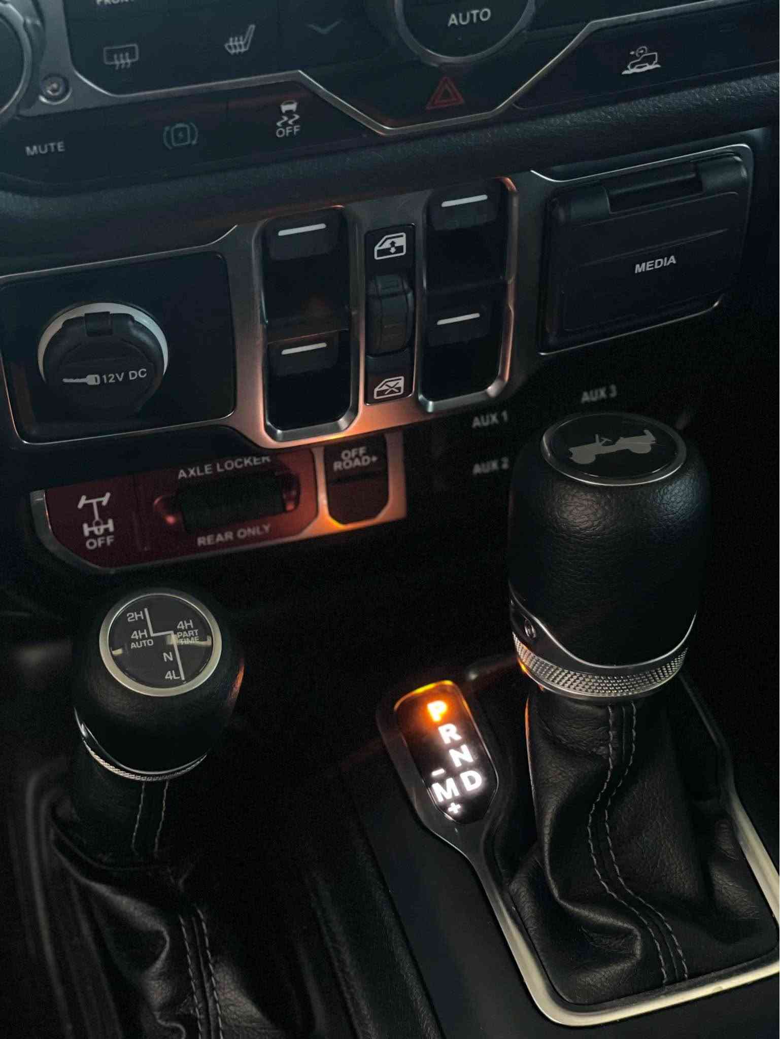 Jeep Wrangler 2024 lVlLLYS

جيب رانكلر 2024 

4 سلندر تيربو  - هايبرد - شحن plug in

فول فول مواصفات

شاشة 

قطعتين تبريد

هيتر بالمري

كار بلي + اندرويد اوتو

تحكمات ستيرن

ماشيه 26 الف ميل 

بدون صبغ بدون تعديل

عنوان دهوك 

معرض ريان

سعر 325 $ بها مجال

*********** دهوك, العراق
