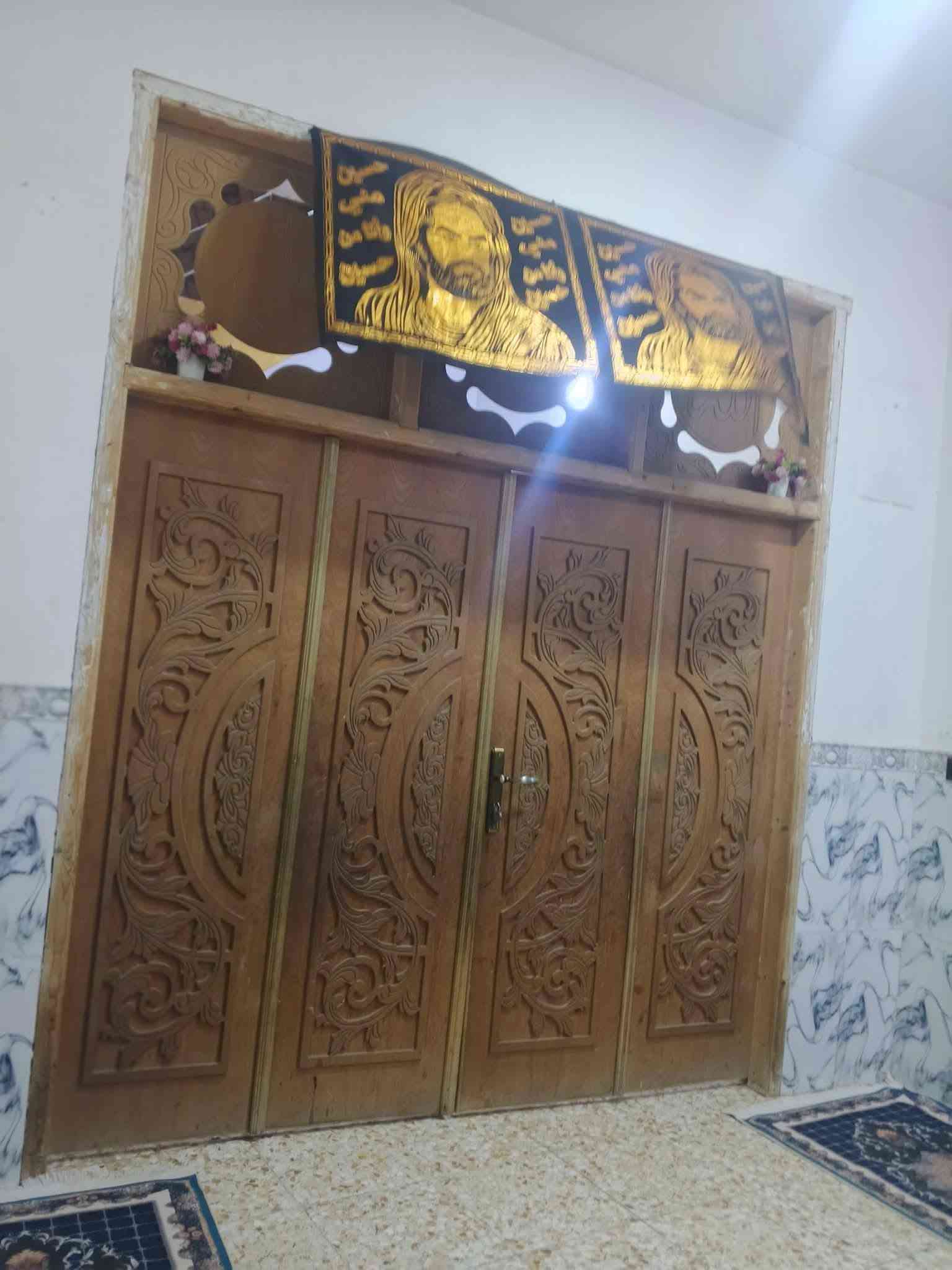 دار للبيع المساحه 100 متر بناء نضيف السقف كونكريت مسلح والارضيه سيراميك 

كافه الخدمات متوفره ماء وكهرباء قريب ع شارع العام 

📍 الموقع حله سياحي قرية الساده قريب ع فرن الصمون 

📞 للاتتصال ***********

📞 للاتصال ***********
