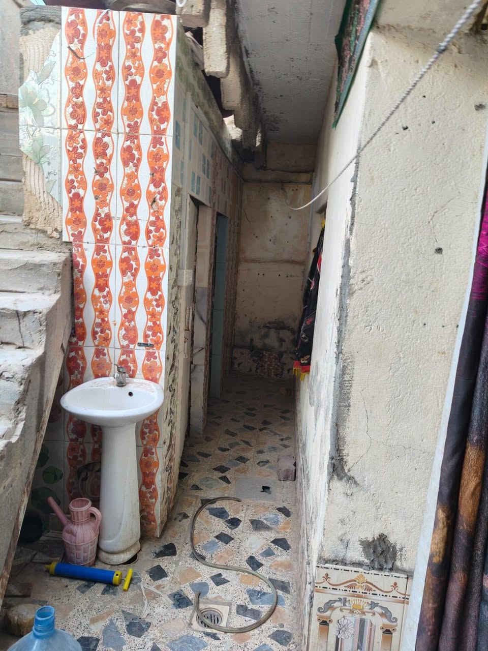 مكلف بلنشر بيت للايجار بلثوره بلسايدين غرفه وصاله ومطبخ وصحيات باقي تفاصيل خاص أو واتساب***********
