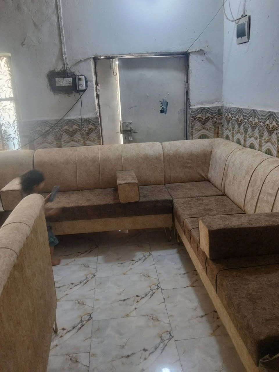 السلام عليكم ديوان 32 نفر للبيع نظيف تفصال مو سوقي ناصريه حي اريدو ***********
