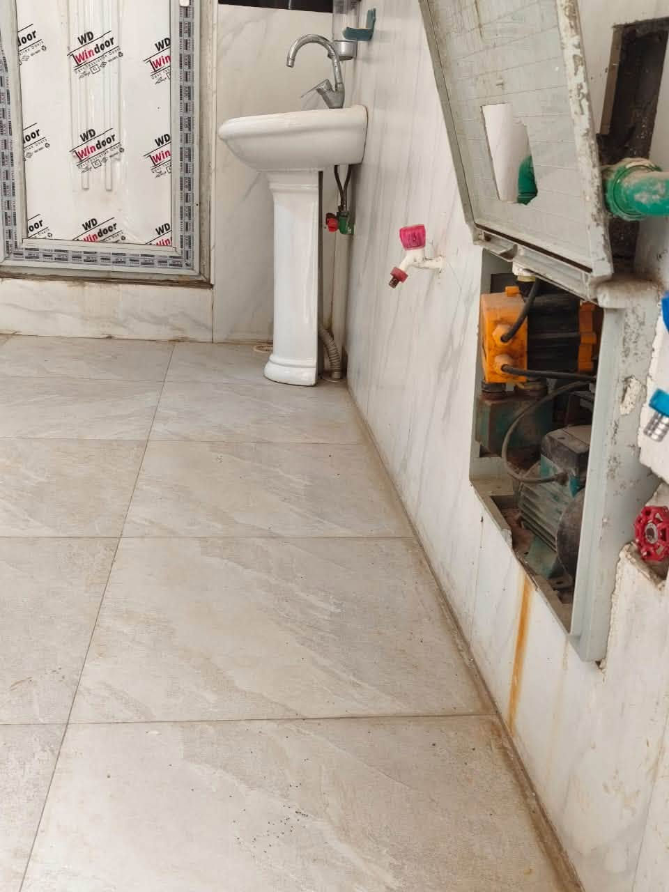 بيت للاجار التنومه شارع القاطع البيت نضيف ايجاره 450 للاستفسار ***********
