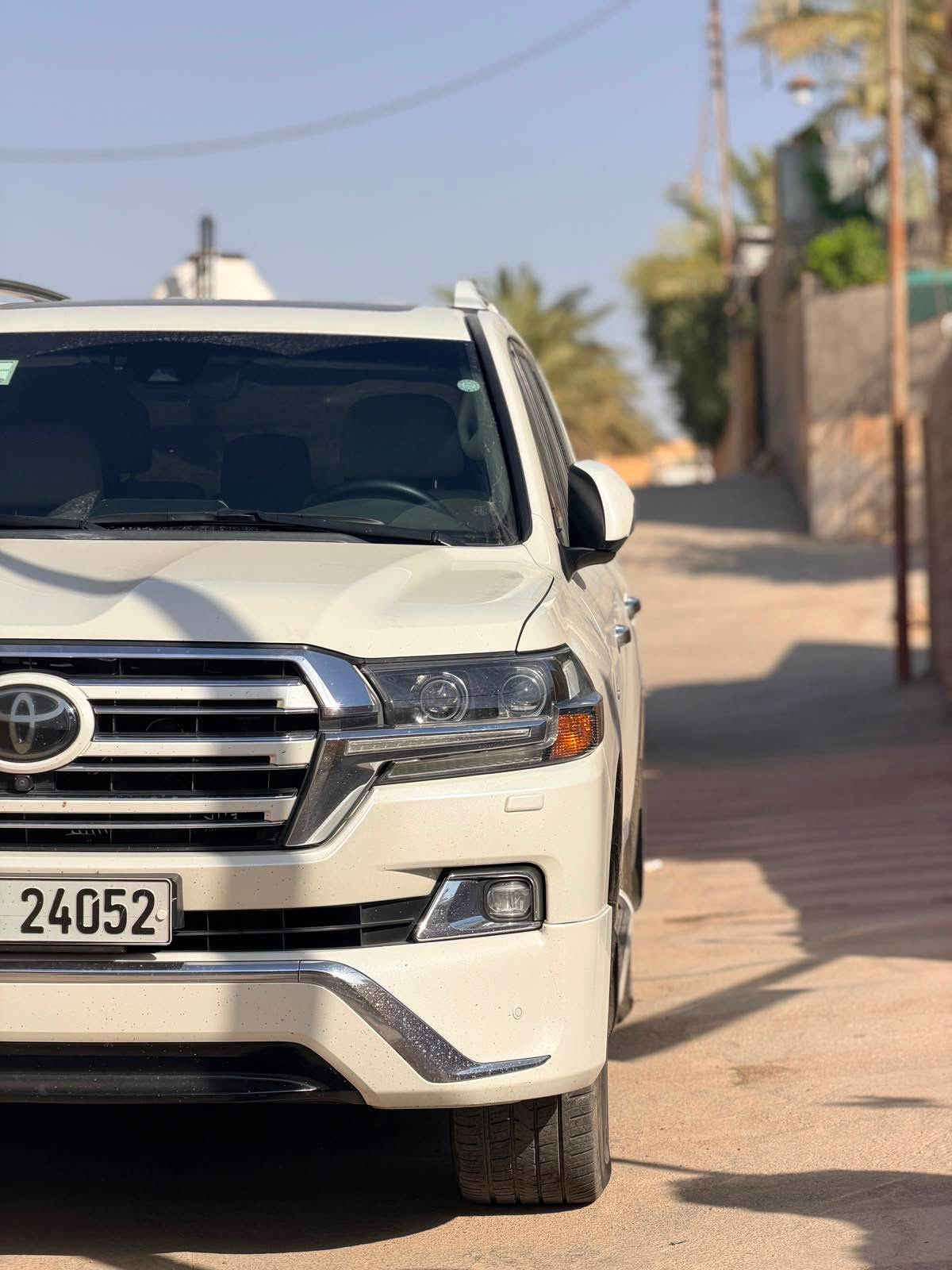 لاندكروزر VXS • V8 5.7 • بدون صبغ