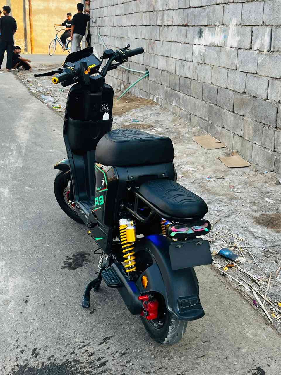 R9 • موديل ٢٠٢٦ • ٥ بطاريات
