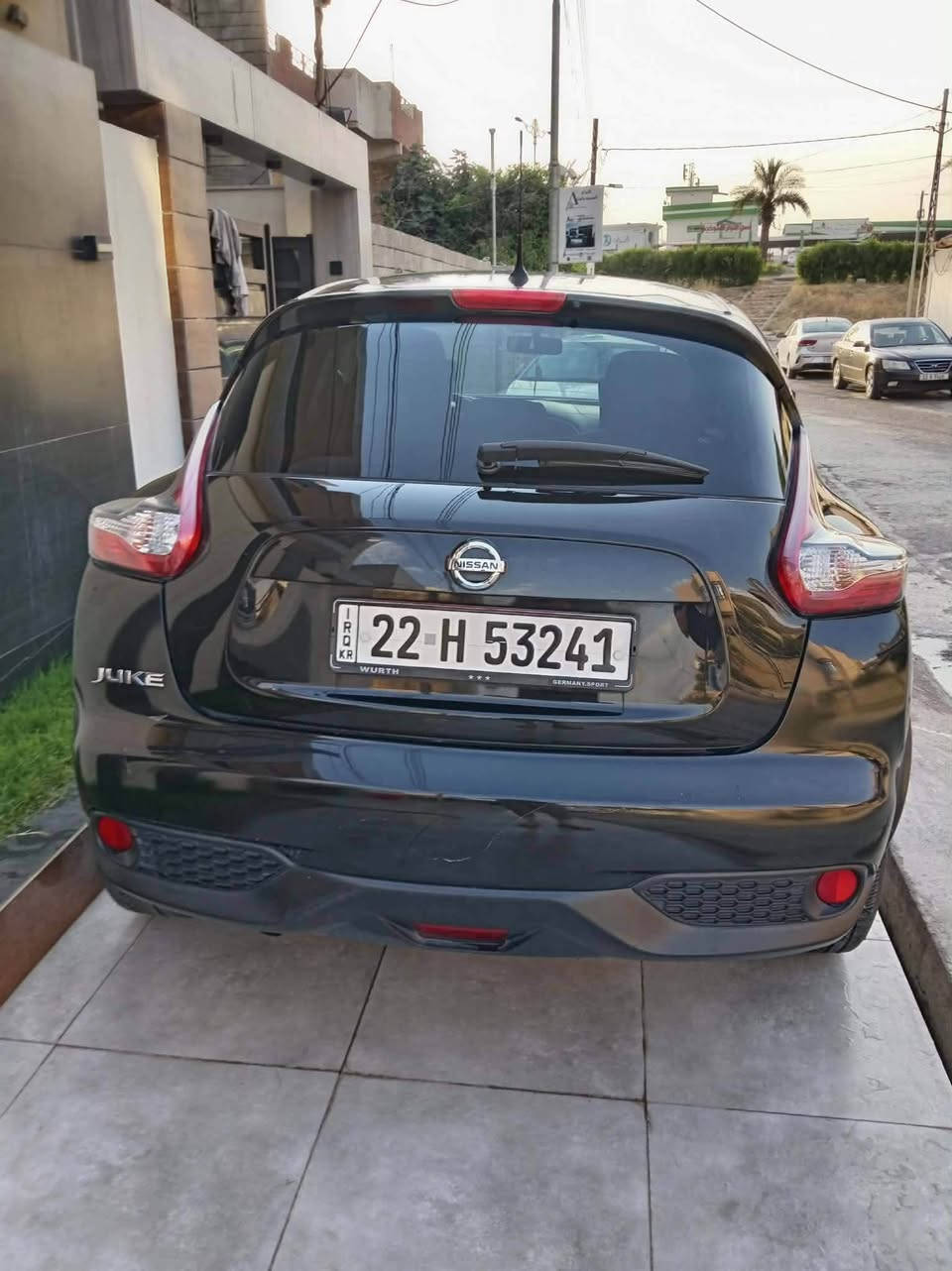 🚗 للبيع | نيسان جوك (Nissan Juke) موديل 2018 🚗
✅ اللون: أسود
✅ رقم: أربيل الجديد
✅ السنوية: مجددة لغاية 2031
✅ الممشى: 170,000 كم
✅ السيارة بدون حادث (كلين)
✅ هزة غير ساقطة
✅ السيارة تحتوي على رصعات
✅بيها بقع فضلات طيور بالسقف والبوند غير مؤثر على لون السيارة
✅الدعاميات مصبوغين بدون تبديل
✅ سونار (موجود بالصور) المكان المحدد بي طخة بس ماتبين لا خفيفة ومامعدلها ماتبين
المواصفات: ✔️ محرك 1.6   دوش اقتصادي
✔️3 انظمة قيادة نظام ECO وSport و Normal للقيادة
✔️ شاشة معلومات
✔️ شاشة تحكم تبريد وتكييف وانظمة القيادة
✔️ كاميرا خلفية 
✔️ تحكمات ستيرن
✔️ مثبت سرعة
✔️ بلوتوث وUSB وAUX
✔️ تبريد ممتاز
✔️مرايا كهربائية
✔️ مانع انزلاق
✔️كشنات تدفئة

السيارة بحالة جيدة وجاهزة للاستخدام، والمعاينة خير دليل.
مكان السيارة موصل
***********
***********
