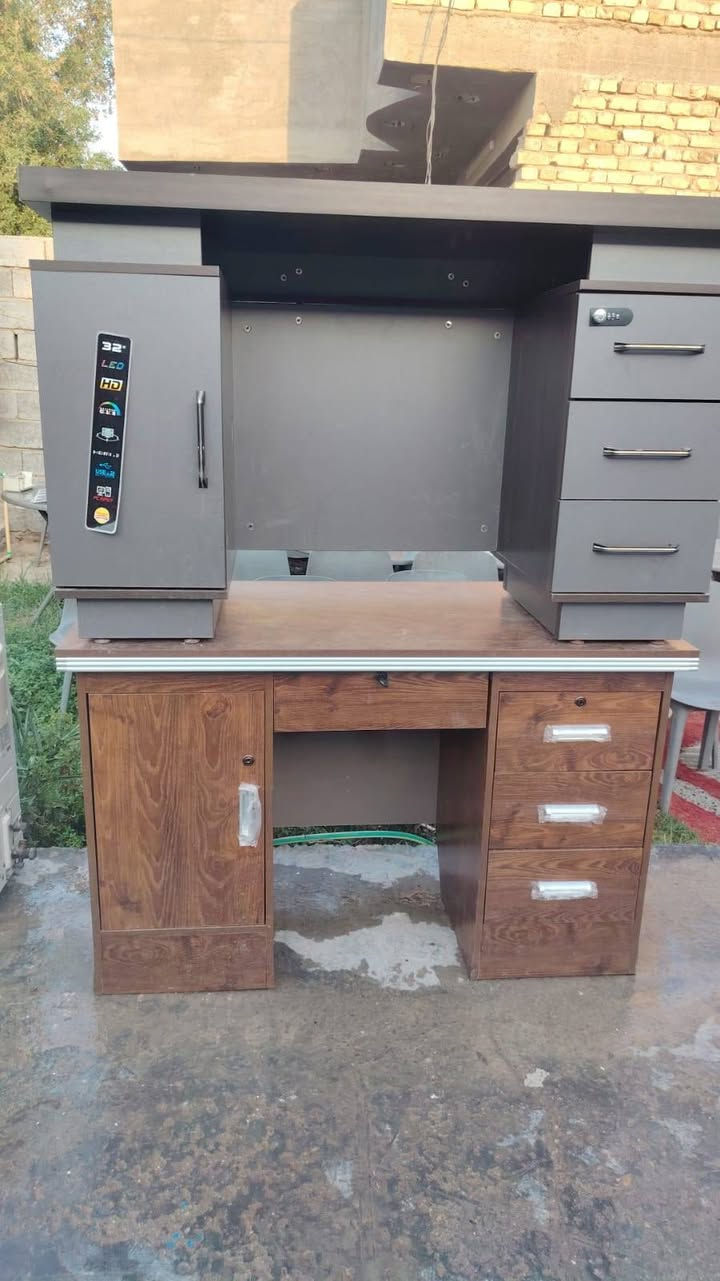 ميز مكتب سعر الواحد 125 طباخ سعره 225 مكاني ابو غريب بي واتس ‎***********
