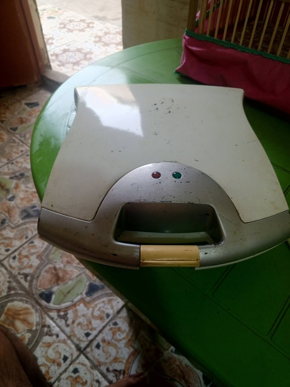 هاون نحاس قديم سعره ٣٠
كابسه مال فطائر سعر ٢٠ 

‏‪***********‬‏
عنواني بحي الوحده
