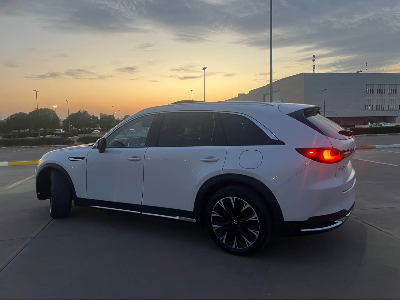 مازدا cx-90 مؤديل 2024 مواصفات premium plus فول فولة داتاشؤ كوشين سارد و گةرم مةكينة 4 پستؤن سةيارةكة تةنها نيو دةرگاي بؤياغة لةگةل 1 شوين PDR بي ژووري بي داخلي سةيارةكة گير و مةكينة و كارةبايي هـةموو شتي بةشةرت 
*********** أربيل, العراق
