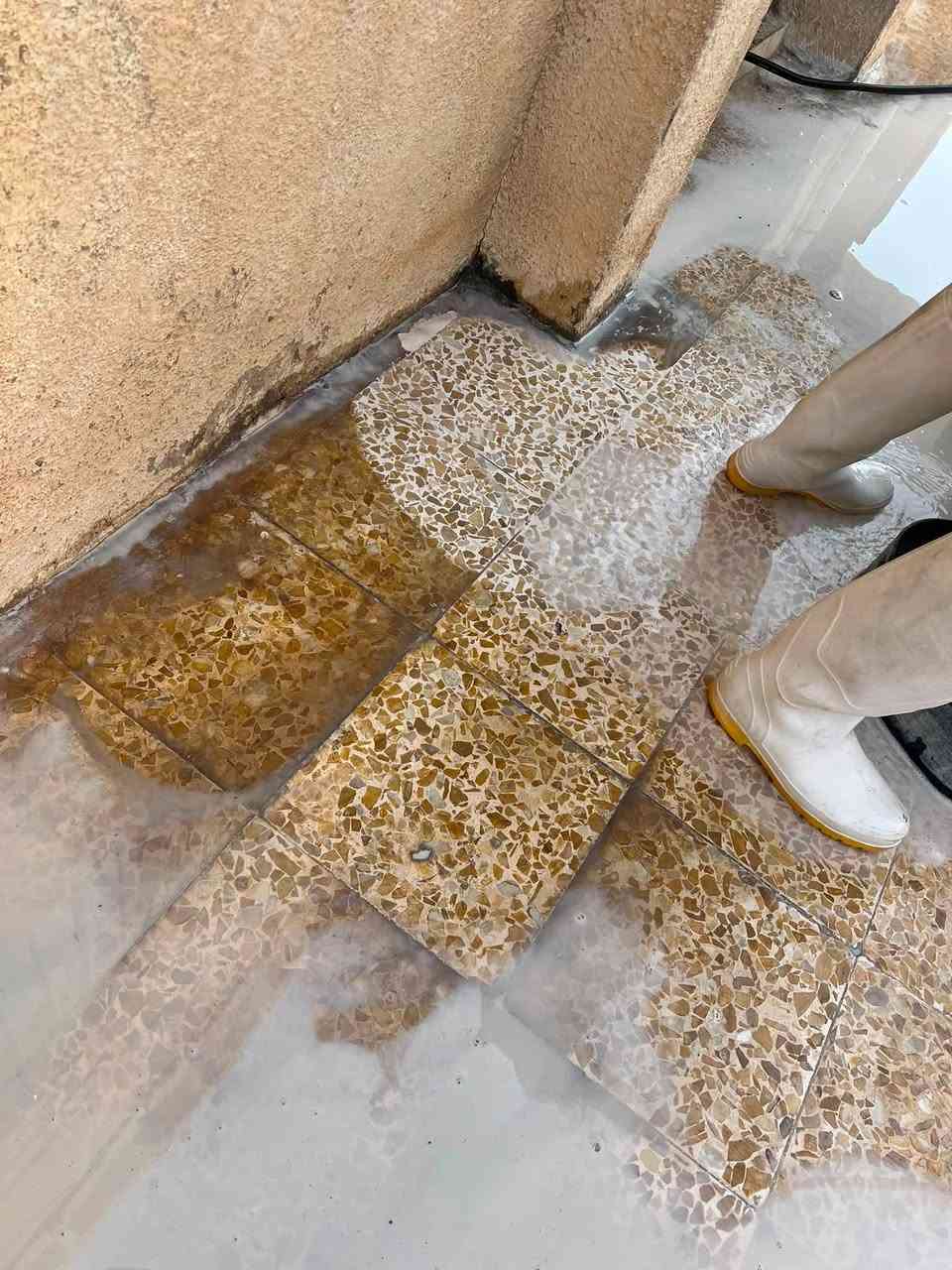 السلام عليكم
(مكتب العمران) ✅
 جلي كافة انواع الكاشي والمرمر وبايات درج وتلميع وتنظيف السيراميك✔️
(مكان العمل في الموصل) 
للاستفسار اكثر الاتصال على الارقام 📞
*********** ☎️
*********** ☎️
.(واتساب) ***********☑️

