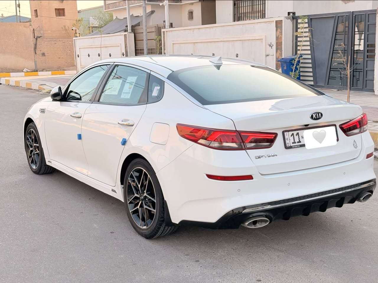 كيا اوبتيما 20 بصمه بردات 
شاحن لد خلفي امامي وحساس خلفي امامي تبريد قطعتين فووول السياره 
وماشيه 52 والسعر ب 210 وبيها مجال 
العنوان ناصريه حي الشموخ دور الضباط وباسمي السياره الرقم ***********
