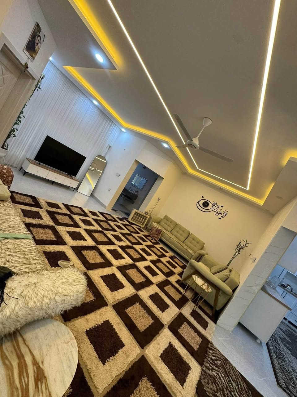 سلام عليك بيت للبيع مساحه 250
قاطين فول فول شنو جوه اكو فوك 
خانقين بانميل بل بدايه🏨
غرفه نوم3 🏨
وصاله🏨
واستقبل 🏨
ومطبخ  حار وبارد🏨
وصحيات🏨
🏨🏨🏨🏨🏨🏨بيت كله مغربي معدا الطابق الفوك سقف ثانوي 
بناء حديث 2025

بيع سريع 
سعر الكلي 85 بي مجال
للستفسار اتصل ***********☎️📞
