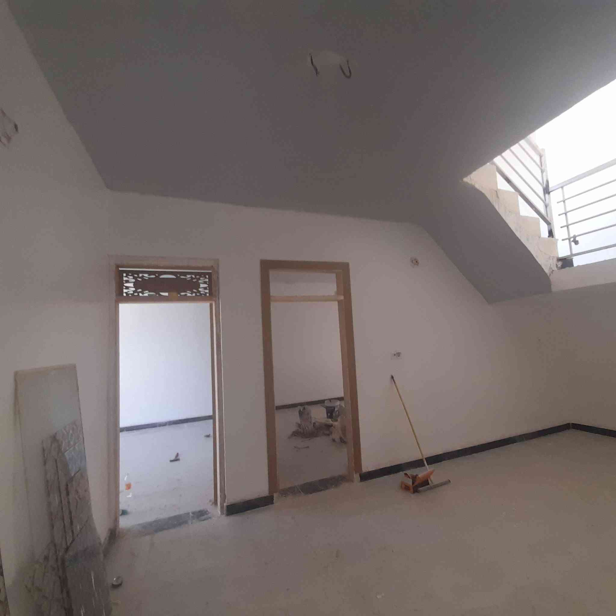 السلام عليكم بيت طابو صرف مساحه ١٥٠ وجه ١٠ والنزال ١٥ تطلعوعه ٣٠ والباقي ٩٥ للدوله تسديد ابو غرق حي المرتضى غرفتين نوم وحده جوه وحده فوك بيت بناء ٢٠١٨ تستلم بيت كامل للاتصال او ستفسار مرجعه مكتب الوارث 
***********
***********
