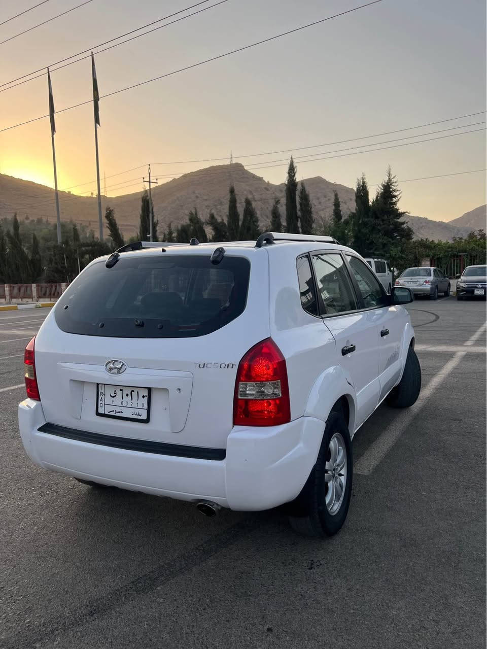 هۆندای تکسۆن مۆدیل 2007
براوە براوە
کۆدی بۆکراوە بەناوی خۆمانە
کامل بۆیاغه
گیروو مەکینە بەشەرت 
تەقەو رەقە بەشەرت 
دەعم و لێدران بەشەرت 
کەڤەر گۆراو نیە بەشەرت 
جوار تایەی نوی لەژێرە 
کامل کارەبای بەشەرت 

40 گەلاو مەجال 
***********
0776937201 Singapore
