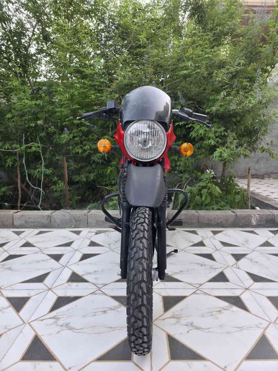 دراجة بجاج بوكسر 150cc 
موديل : 2022
​النوع: فحل جبلي
​سعة المحرك: 150cc
​الموديل: 2022 (نزول 2022/5/26)
​الممشي: 5,700 كم
​الاستخدام: شخصي
​الأوراق: 7 أصلية (بأسمي)
​الموقع: البصرة / كرمة علي
​السعر: 1,750,000 د.ع (قفل)
​للتواصل: ***********
