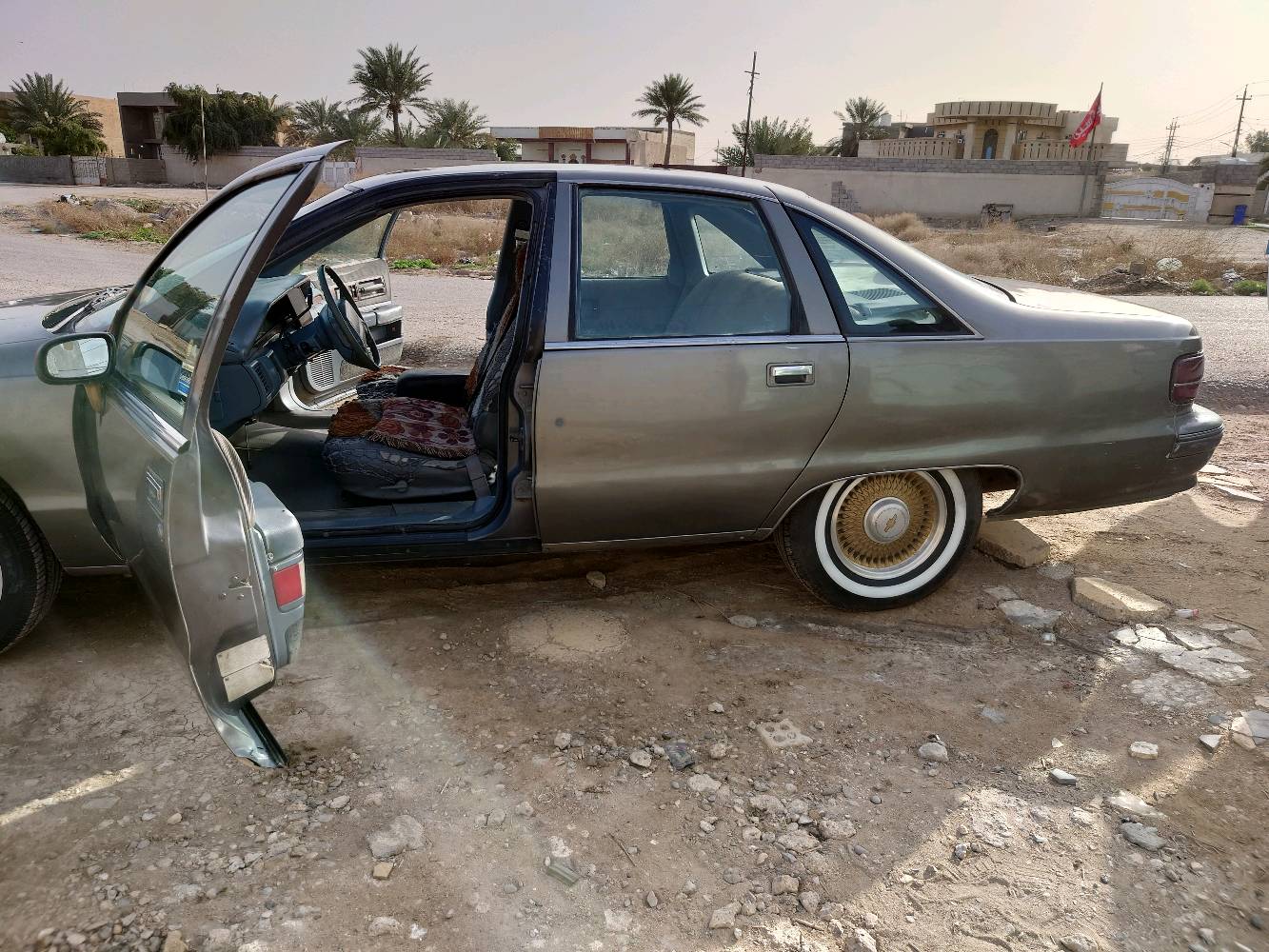 دولفين موديل 1992 بيع او مراوس 

مكينه 350 (5700)
كير 700
  مصبوغه عام 
تبريد شغال

حداديه نص عمر 
تخم تاير جديد جواها
باتري جديد 
ترايك وين ما تريد
تفاصيل ازيد ع لخاص 
مكانها بغداد تقاطع النهروان

رقمي ***********