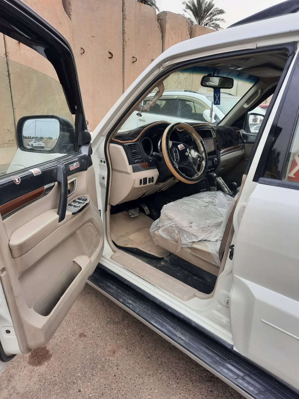 السلام عليكم باجيرو حبتور ٢٠٠٨ باسمي  تخم تاير فتحه  كشنات كهرباء مري كهرباء  تحكم ستيرن  رقم دولي بغداد الصليخ *********** السعر ١٠٠
