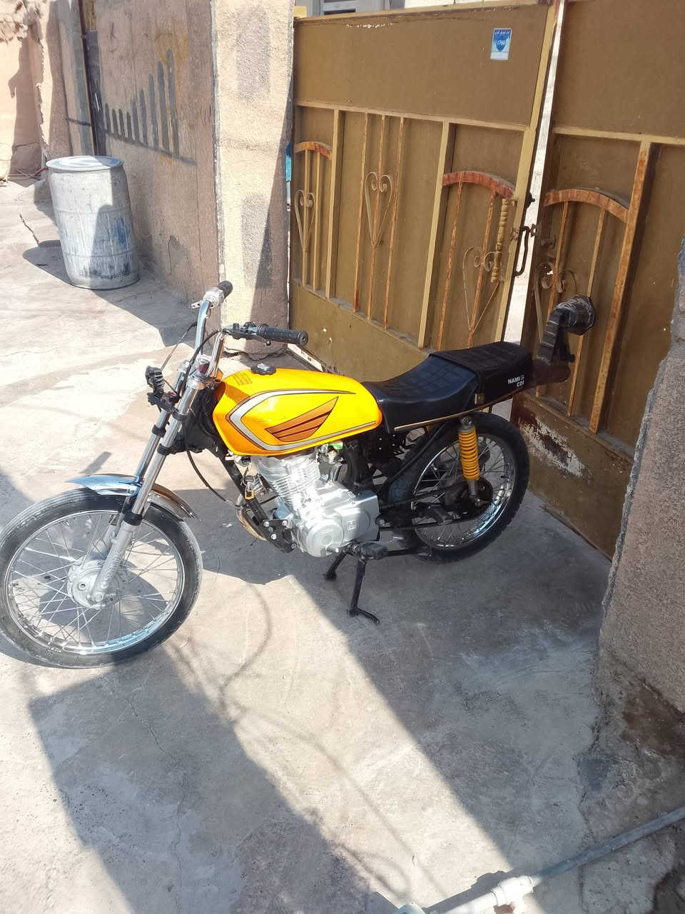 السلام عليكم ماطور حربي للبيع السعر 550 وبيها مجال المكان تكريت معمره جديد موديل 26 نامه شلامجه***********
