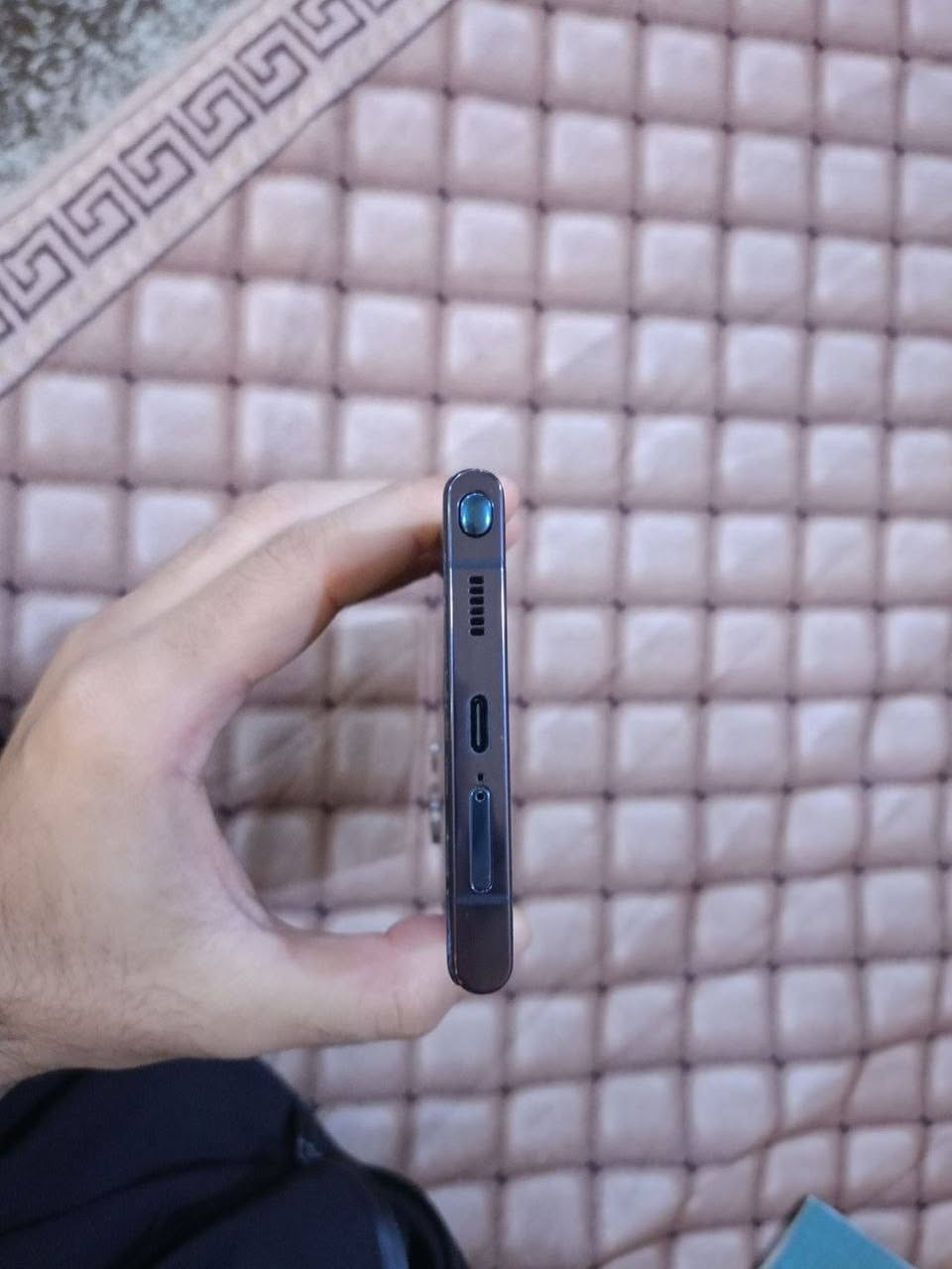 اس ٢٢ الترا  سعره 385 وبي مجال حك جيه،مبدل شاشه حالها حال الوكاله بس كامرته الخلفيه واكفه وشريحتين ذاكره 256 و ويا واير وكارتونه، عنواني بغداد مدينه الصدر بالحبيبيه رقمي ***********
