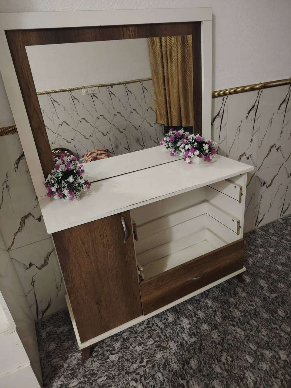غراض للبيع اسعار جيده التفاصيل هنا ***********
