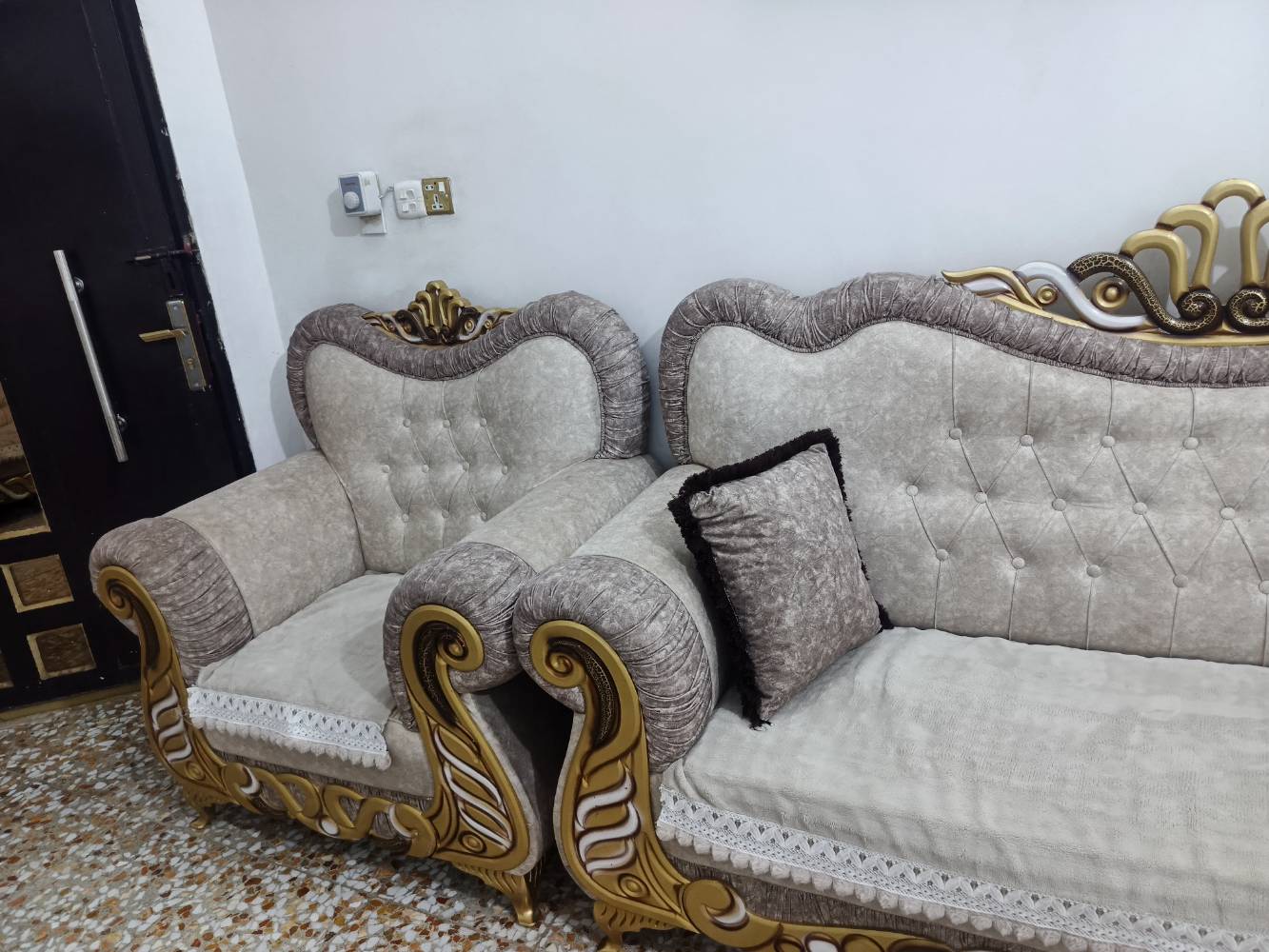 طقم ١٠ مقاعد • نضيف جدا • للبيع
